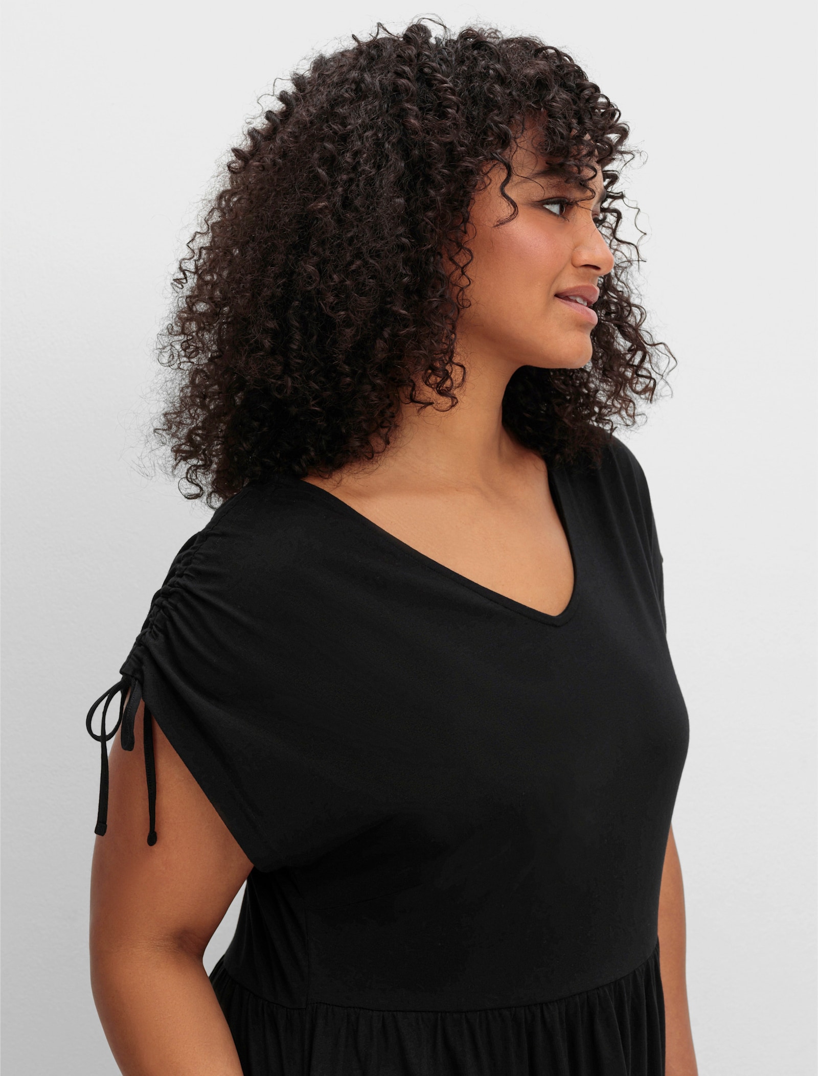 sheego Jerseyjurk met tunnelkoord aan de mouwen - zwart