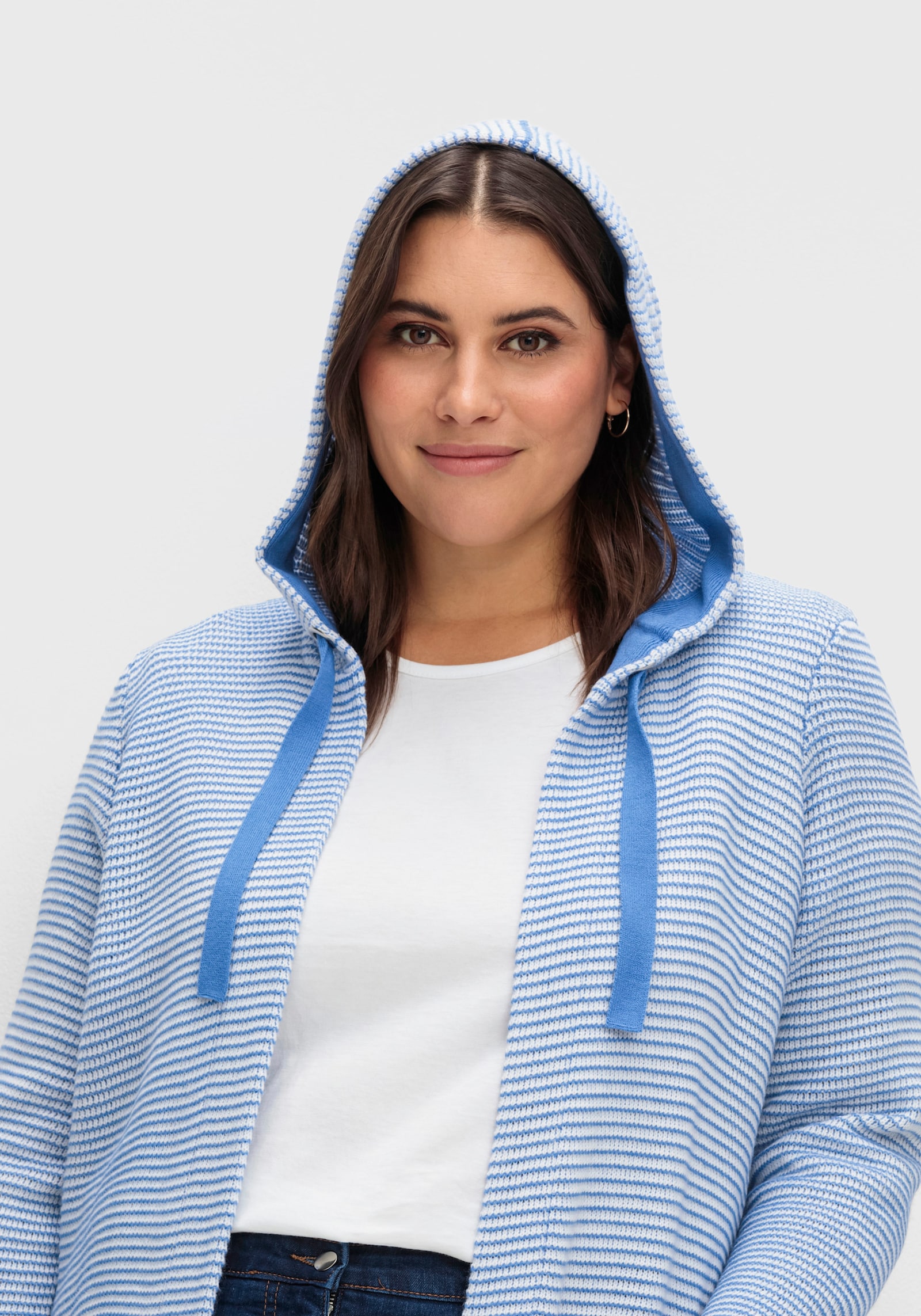 Kapuzenstrickjacke in langer Form - jeansblau-geringelt