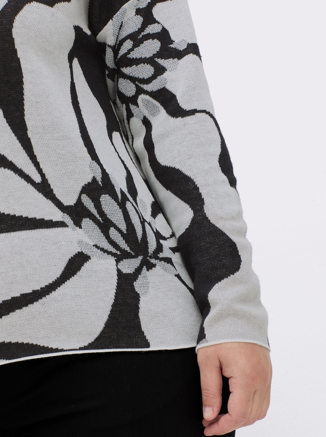 Jacquard-Pullover mit Glitzergarn, floral - schwarz-ecru-gemustert