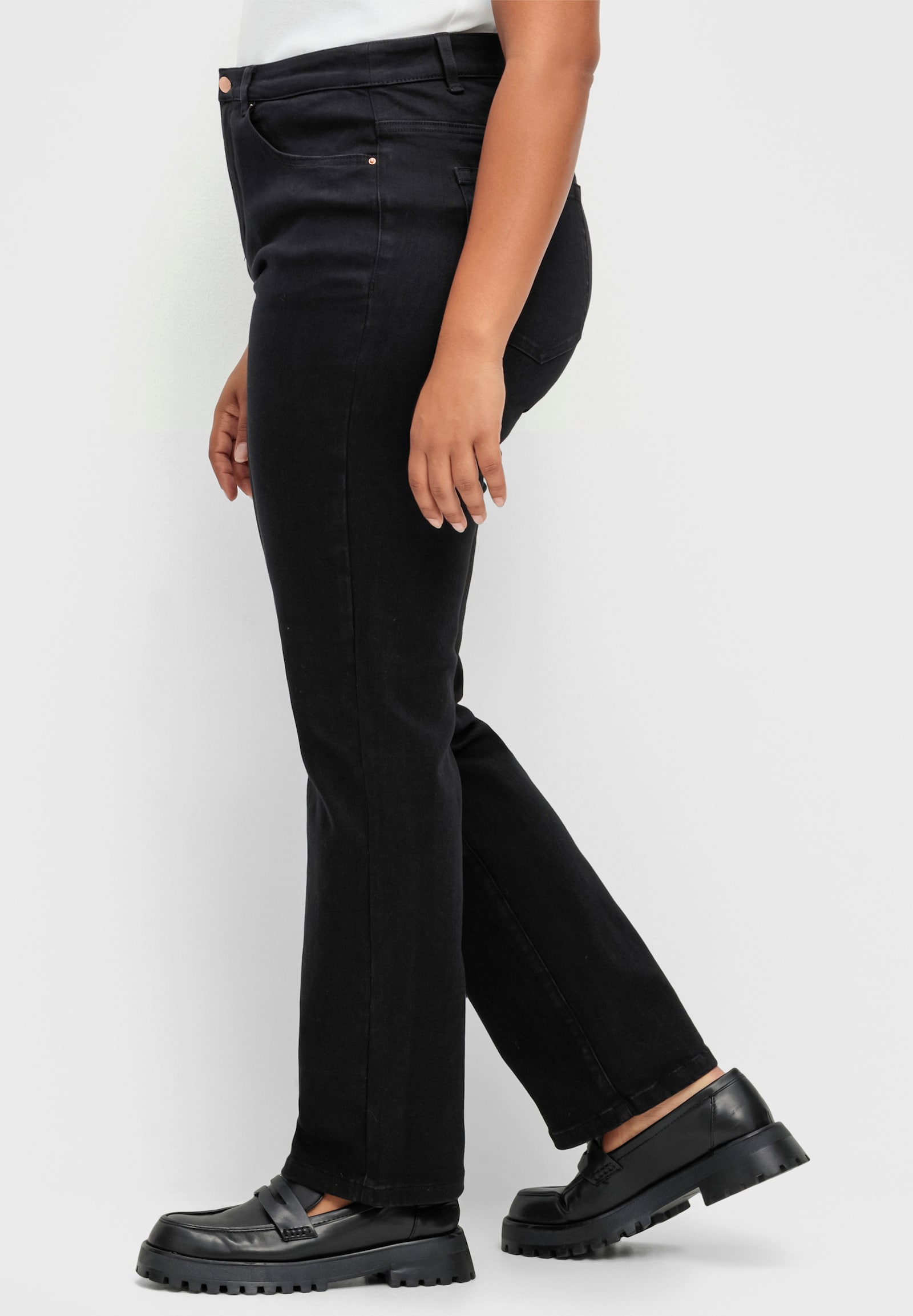 sheego Gerade Jeans mit Bodyforming-Effekt - black denim