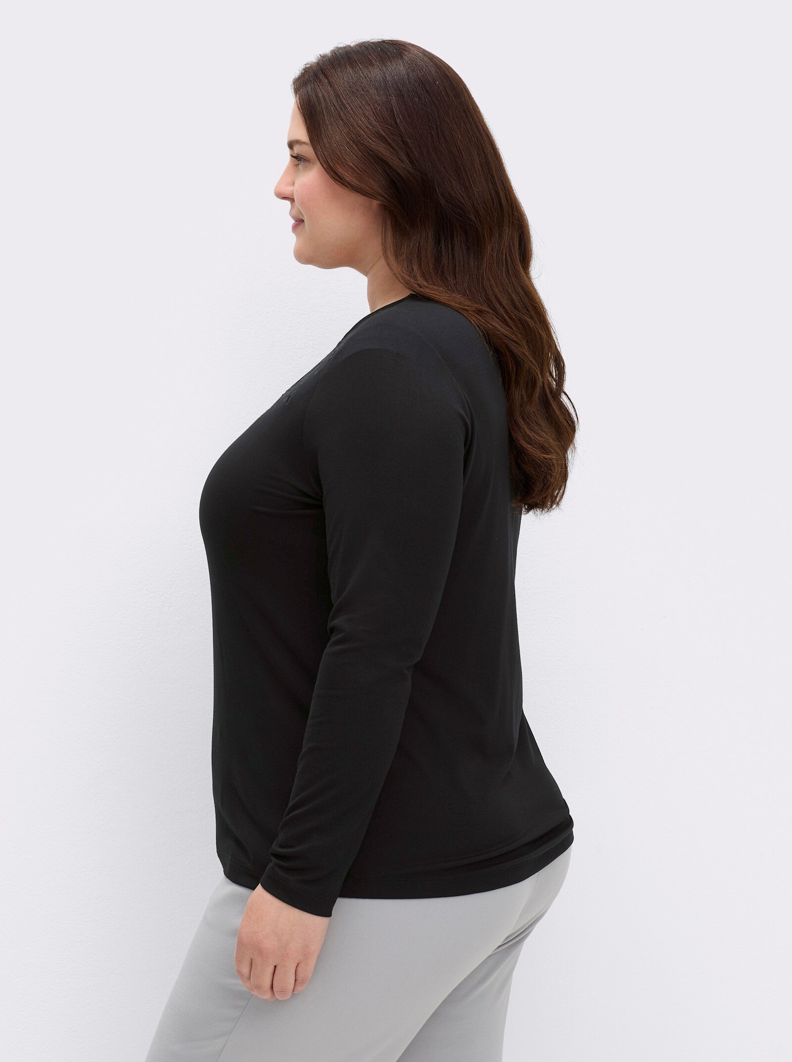 Langarmshirt mit transparentem Tüll-Einsatz - schwarz