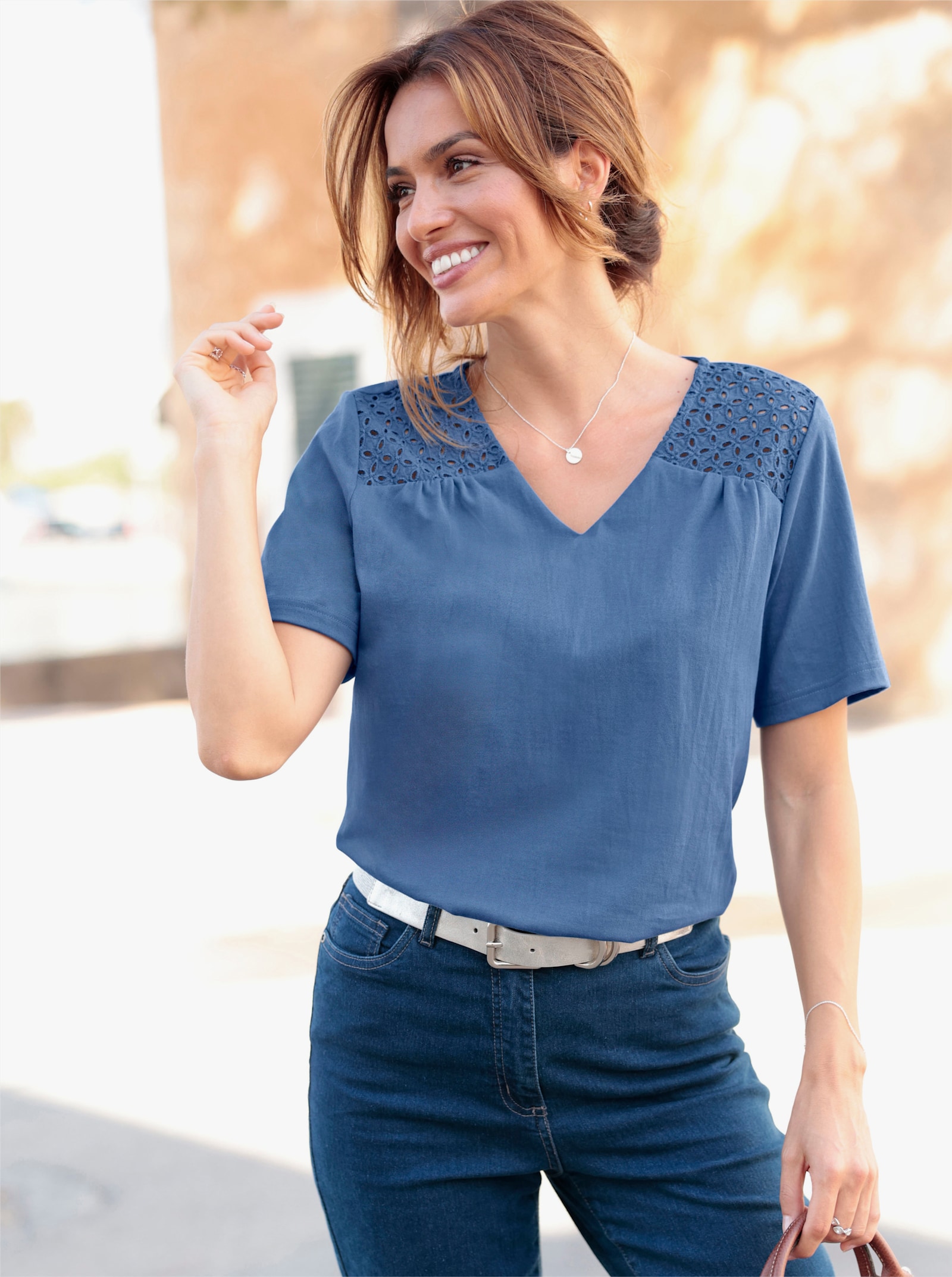 Kurzarmshirt mit Spitzendetails - jeansblau