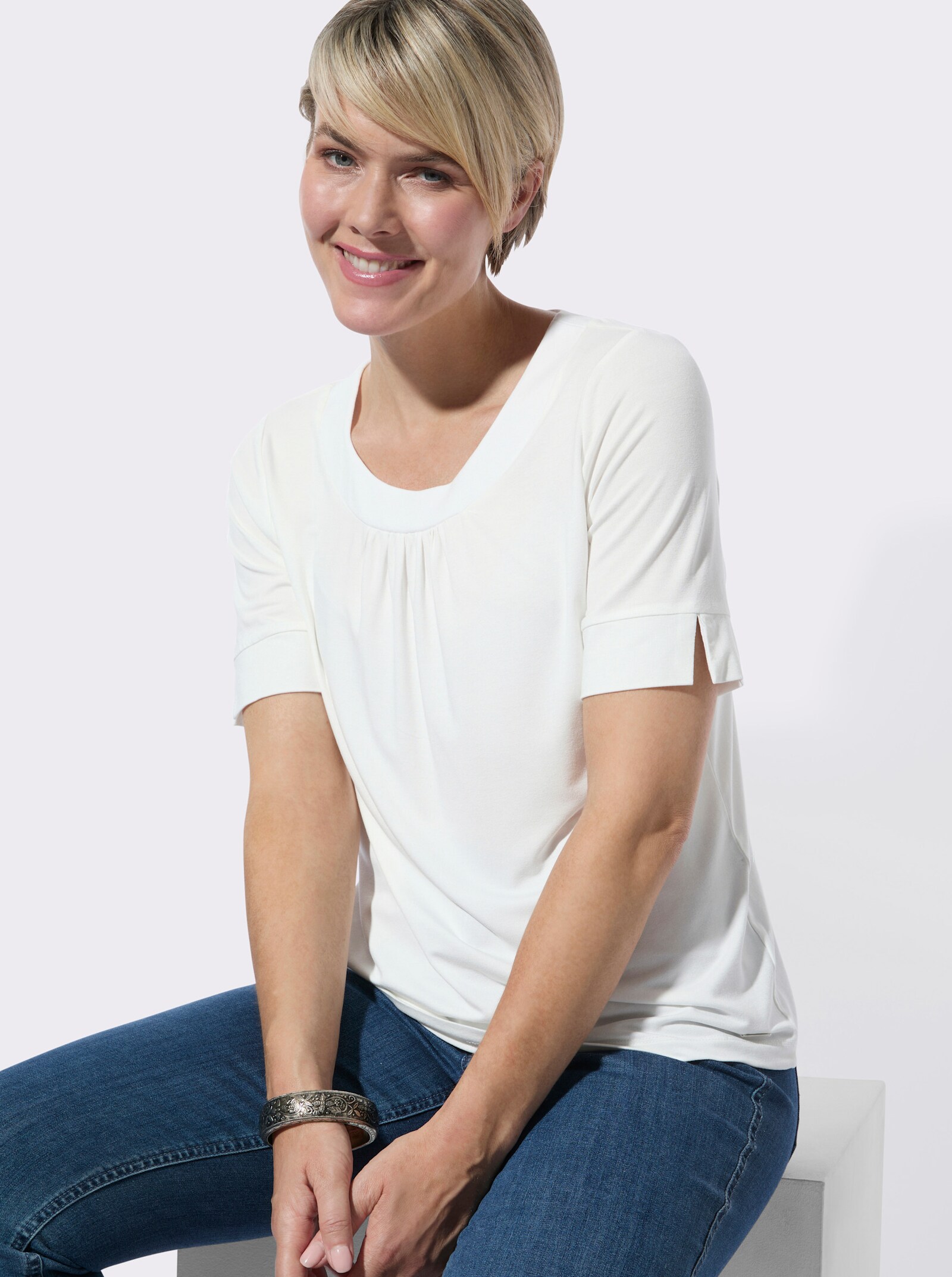 Rundhalsshirt mit dezenter Raffung - ecru