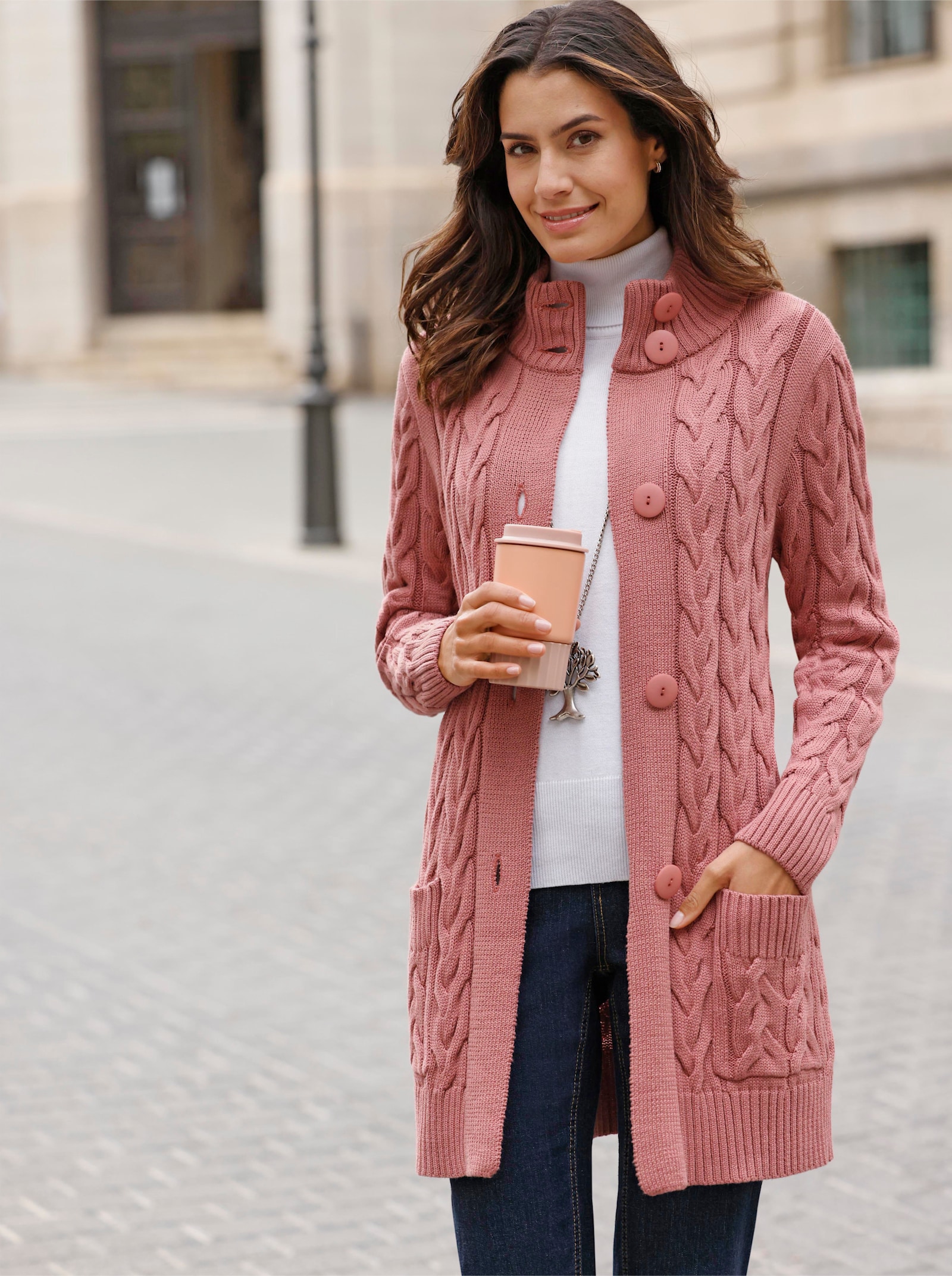 Veste en tricot longue avec motif en maille torsadée - bois de rose