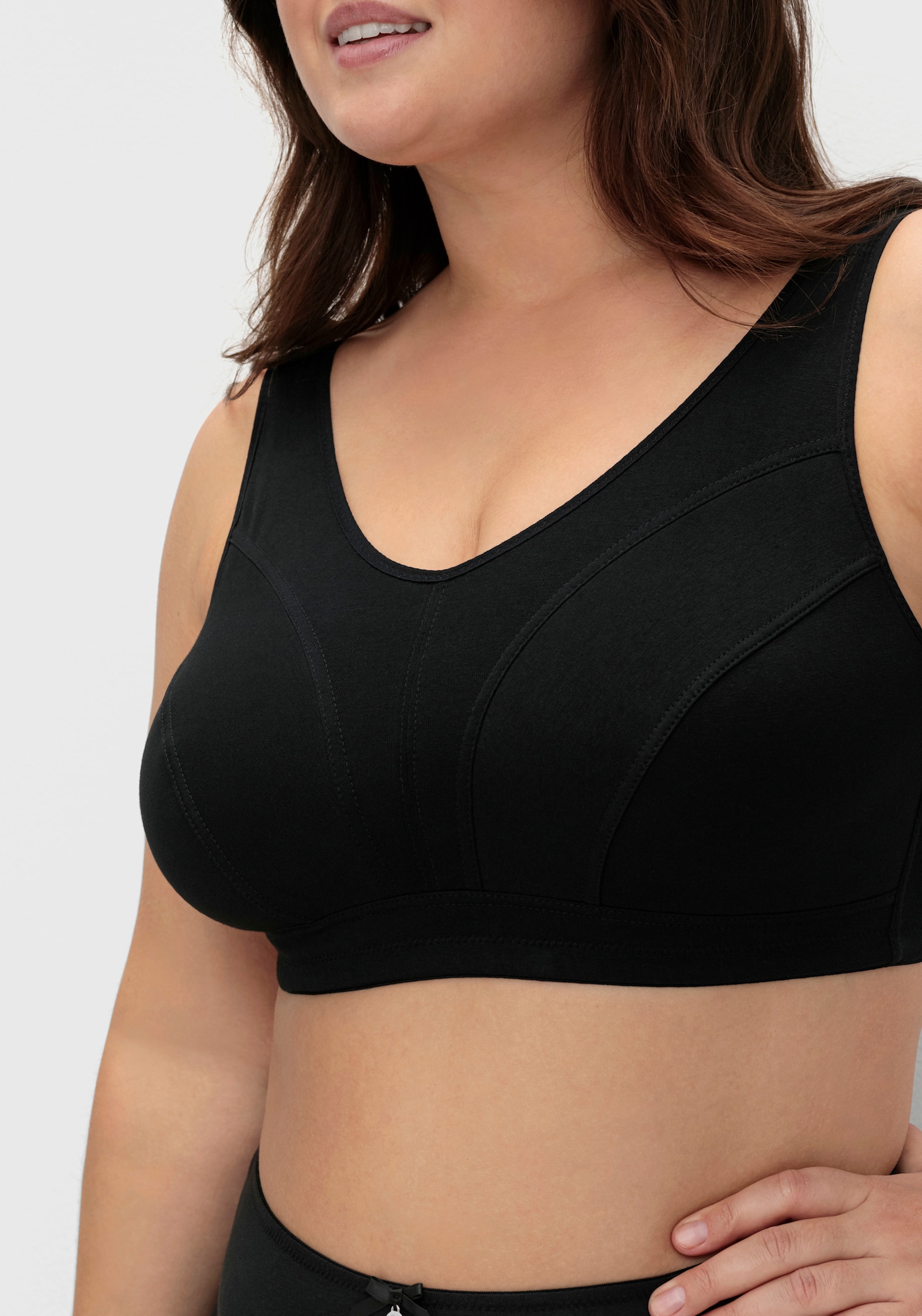 sheego Beha zonder beugel met mesh-inzetten - zwart