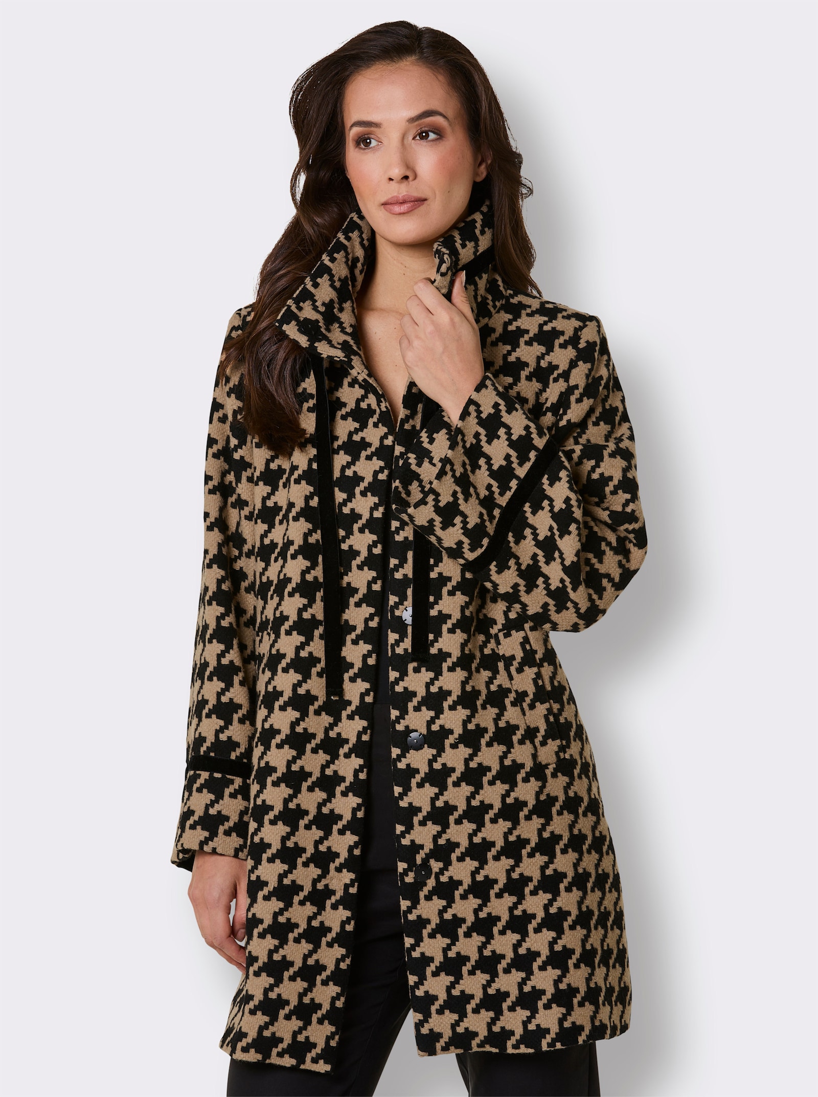 Manisa Wolljacke mit Samt-Verzierungen - schwarz-camel-gemustert