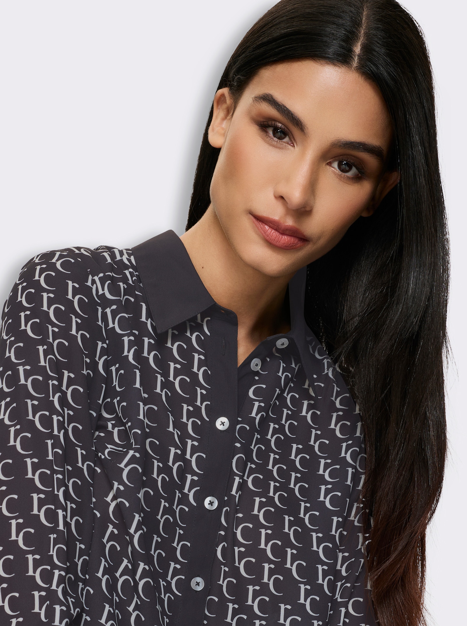heine Hemdbluse in Crêpe-Qualität - schwarz-ecru-bedruckt
