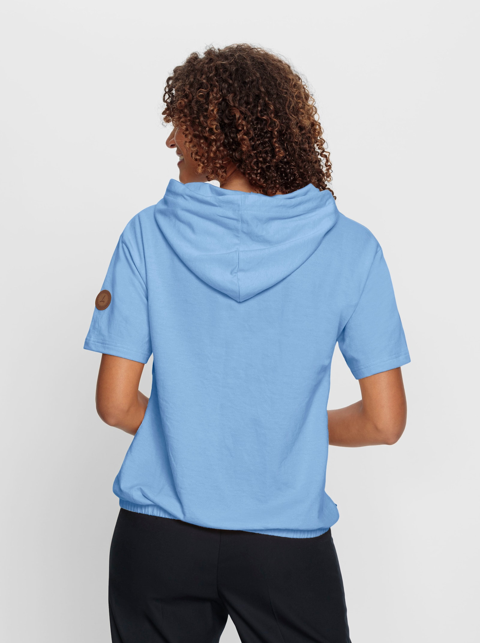 Kapuzensweatshirt mit elastischem Saum - eisblau-ecru-bedruckt