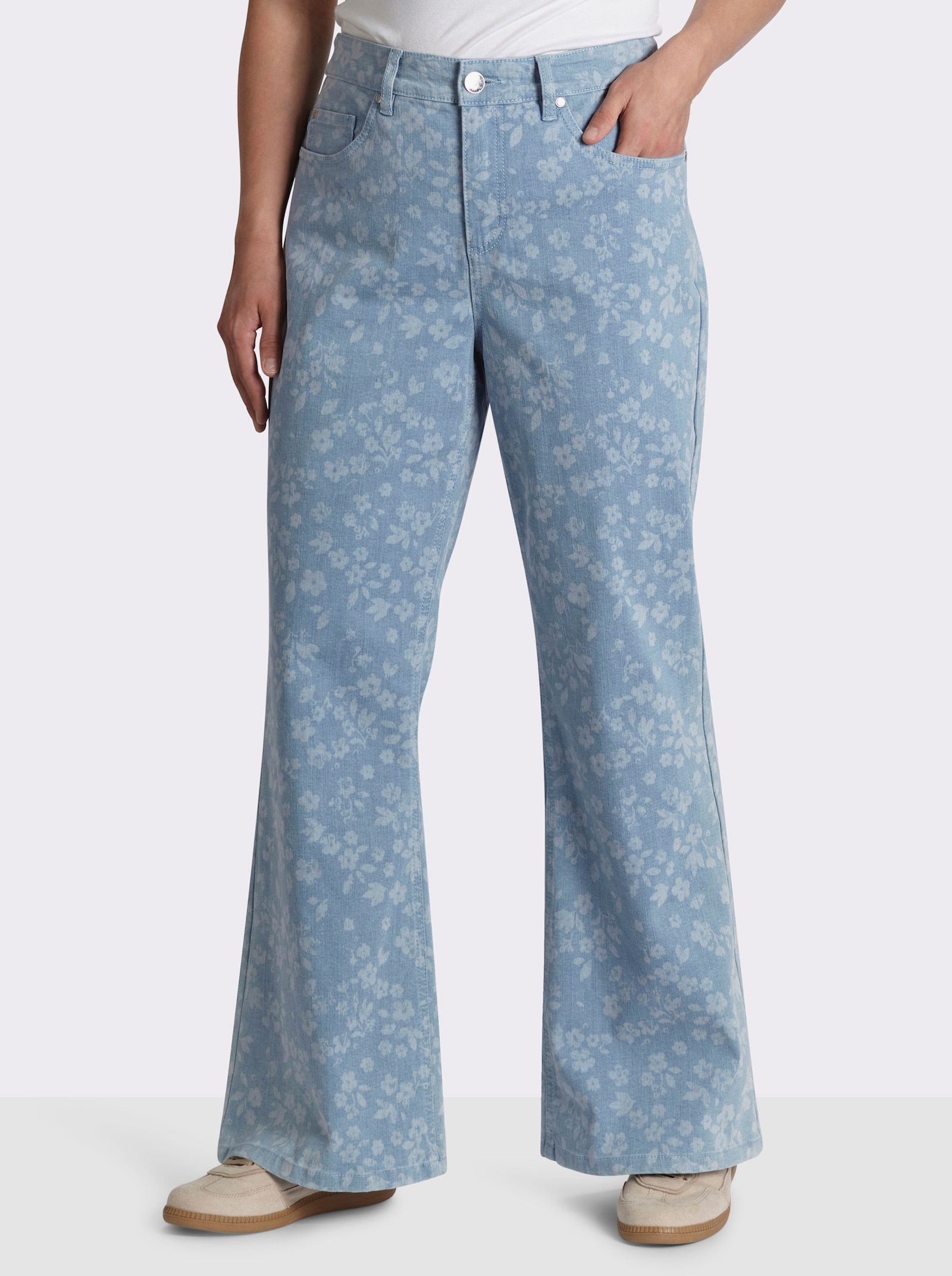 sheego Bootcut-Jeans mit Laserprint-Blüten - blue-bleached