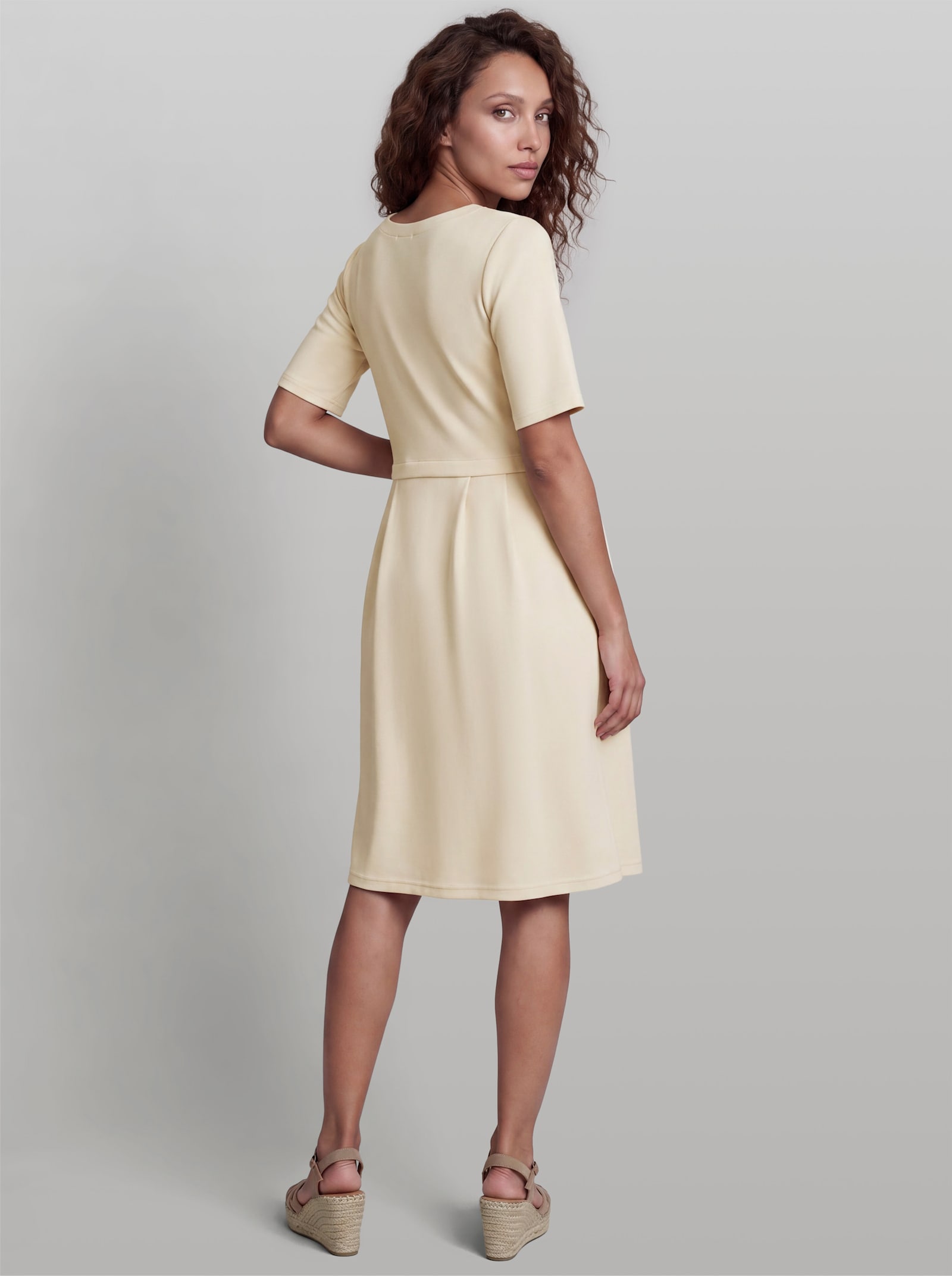 heine Sweatkleid mit Teilungsnaht - champagner