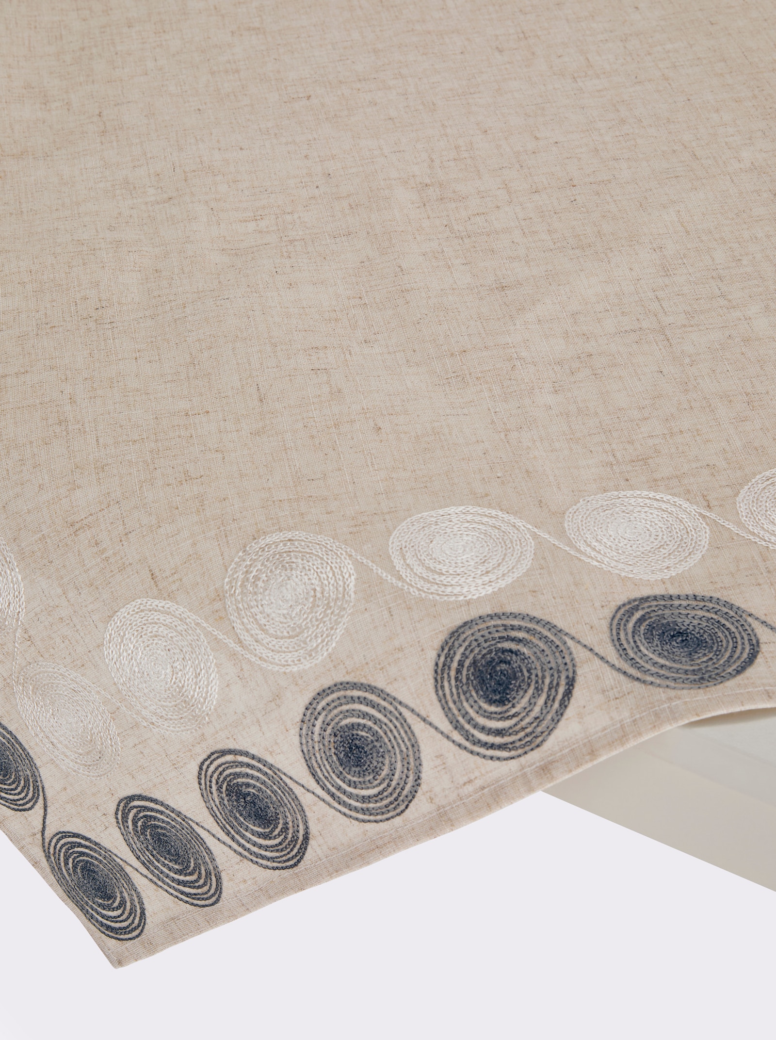 Tafelkleed met glanzende borduursels - beige