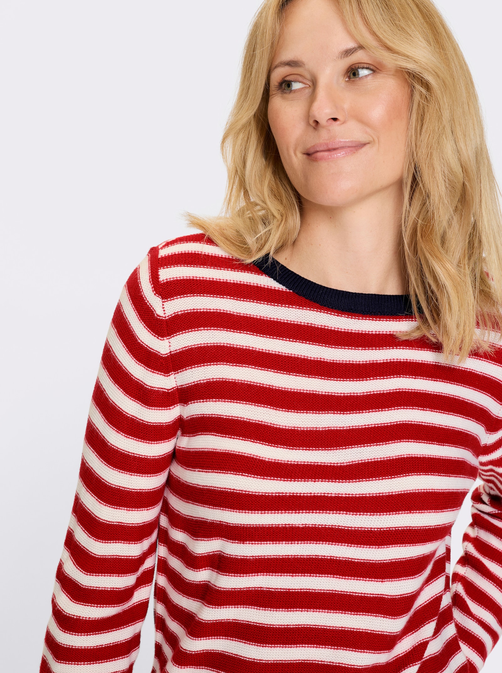 Rundhalspullover mit garngefärbtem Ringel - rot-weiß-geringelt