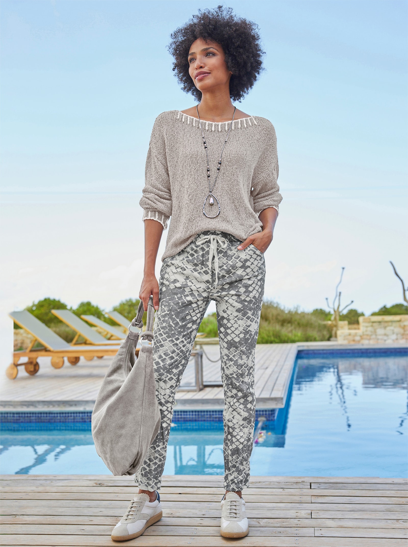 heine Rundhalspullover mit Kontrastakzenten - hellgrau-weiss