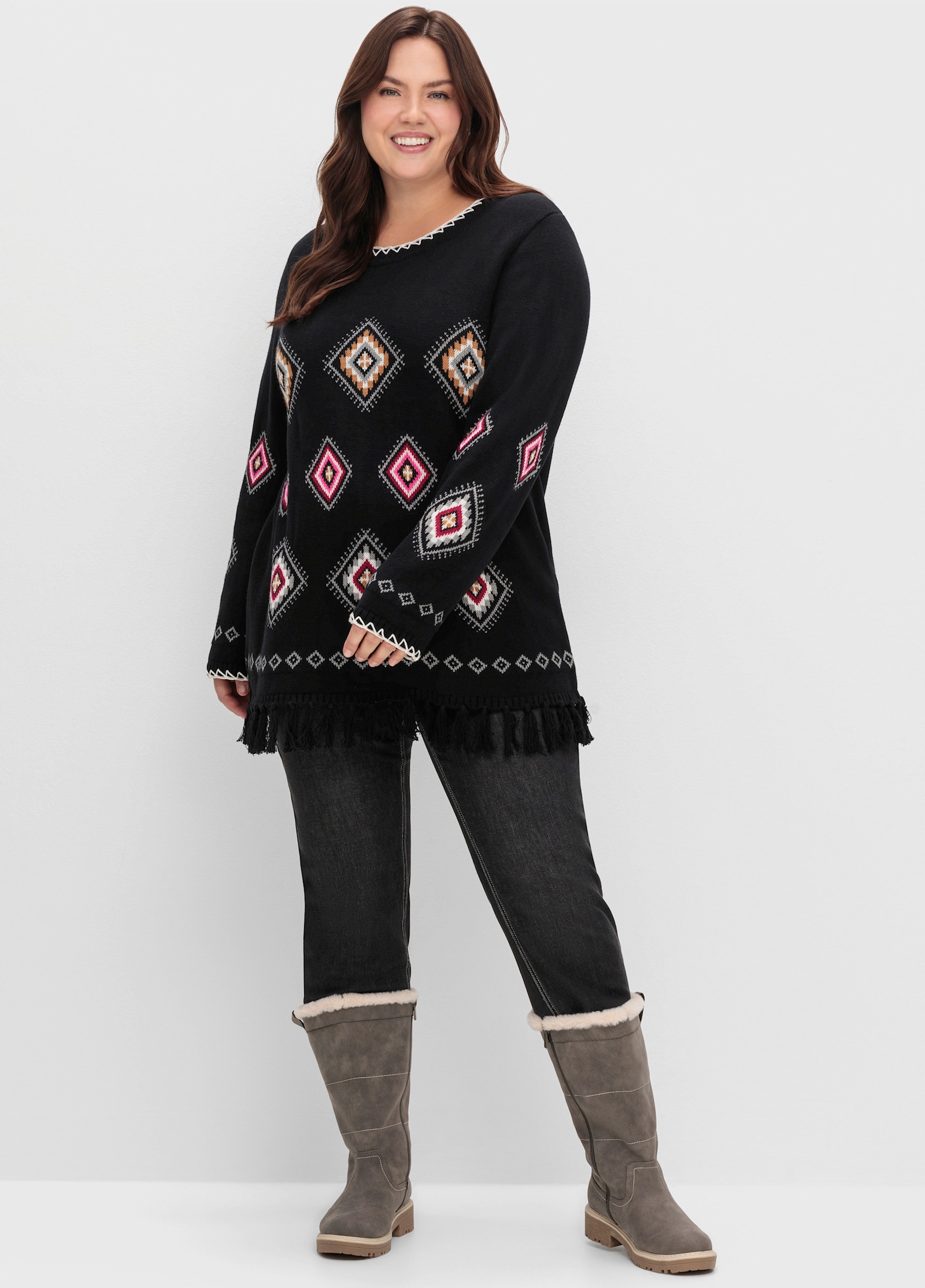sheego Rundhalspullover mit Ethno-Muster - schwarz-gemustert