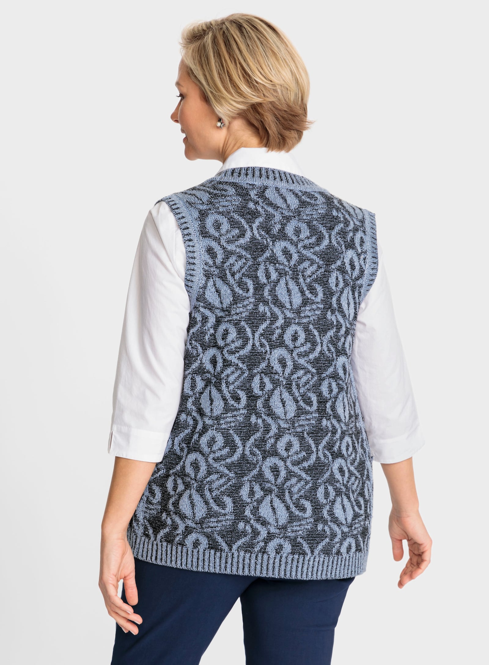 Strickweste mit Schmuckknöpfen - eisblau-schwarz-gemustert