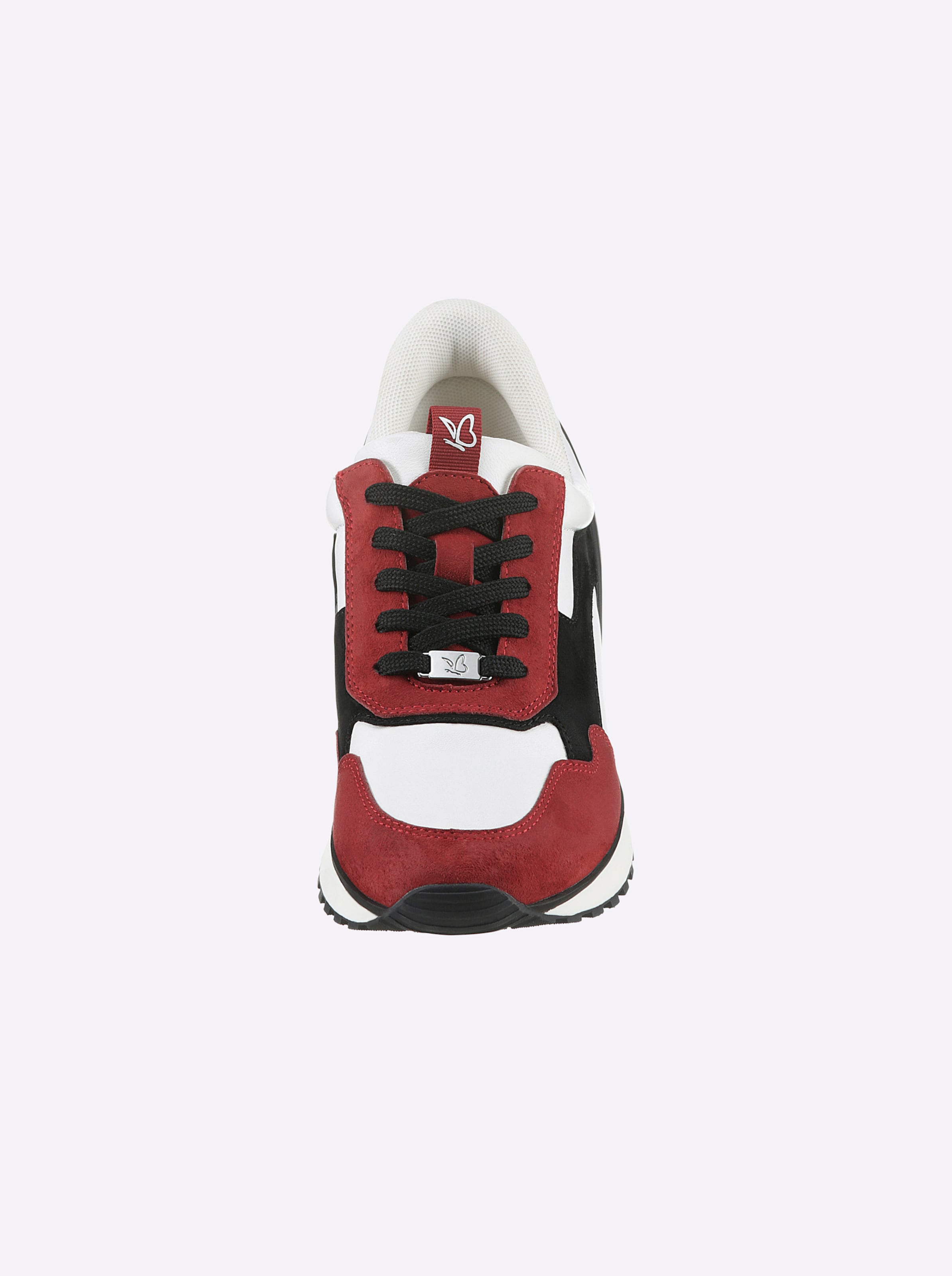 NF glatt günstig Kaufen-Sneaker in weiß-rot von Caprice. Sneaker in weiß-rot von Caprice <![CDATA[Einfach reinschlüpfen und los. Der Sneaker von Caprice kombiniert Sportivität und Bequemlichkeit auf einzigartige Weise. Obermaterial im Mix aus Glatt- und Veloursleder.