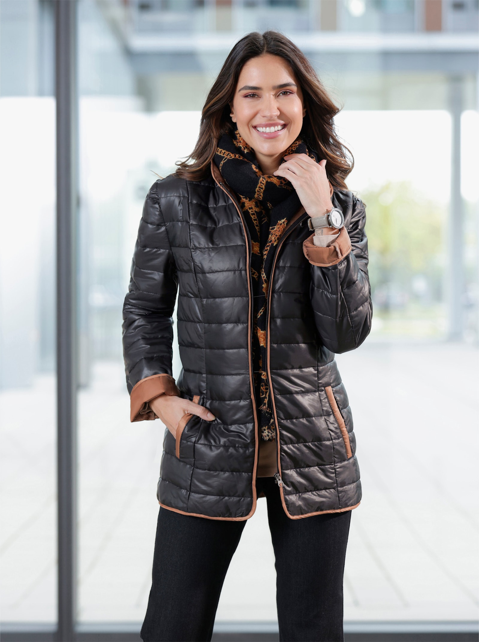 Prošívaná bunda s kontrastní podšívkou - černá