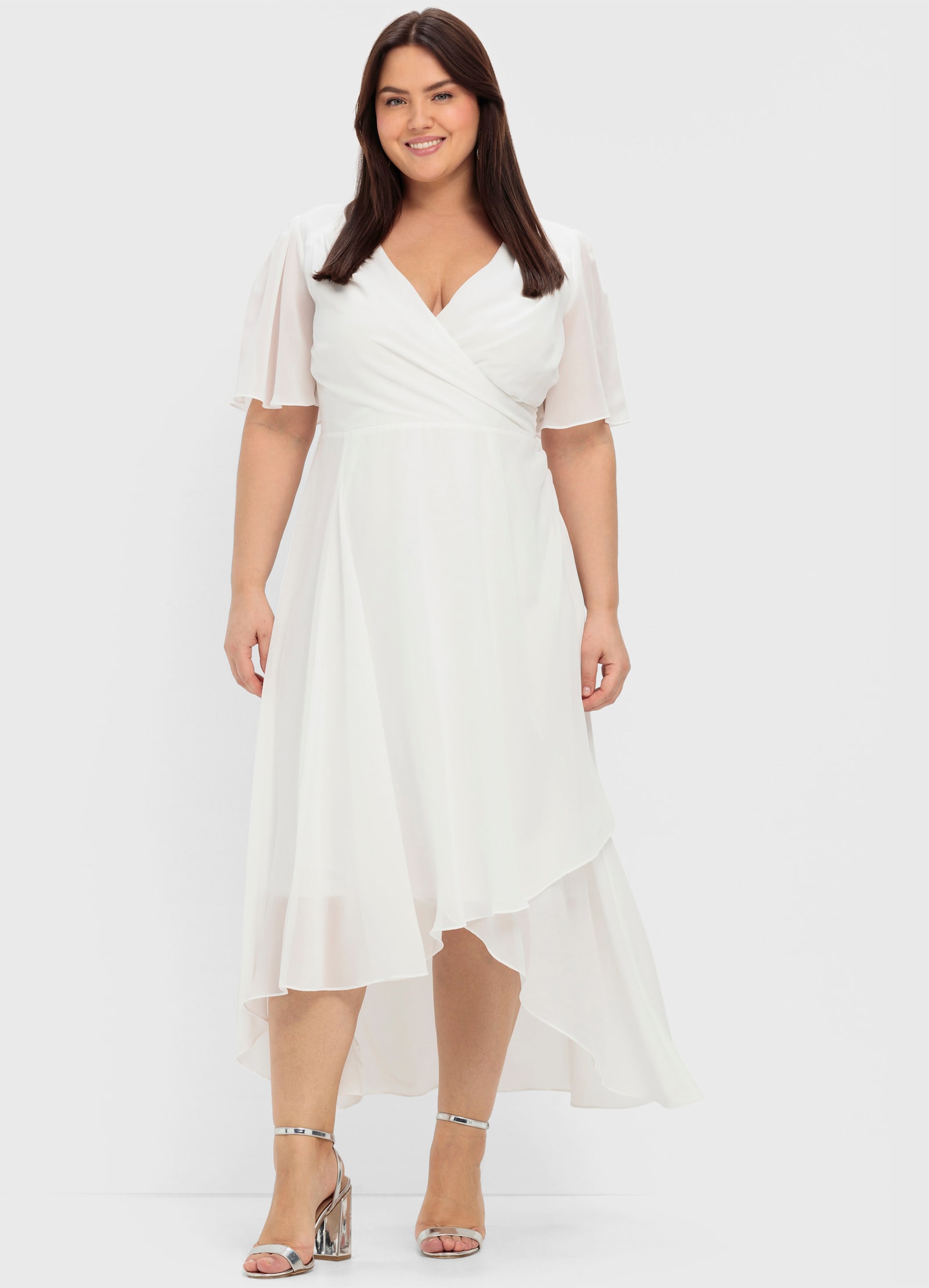 sheego Chiffonkleid mit asymmetrischem Saum - offwhite