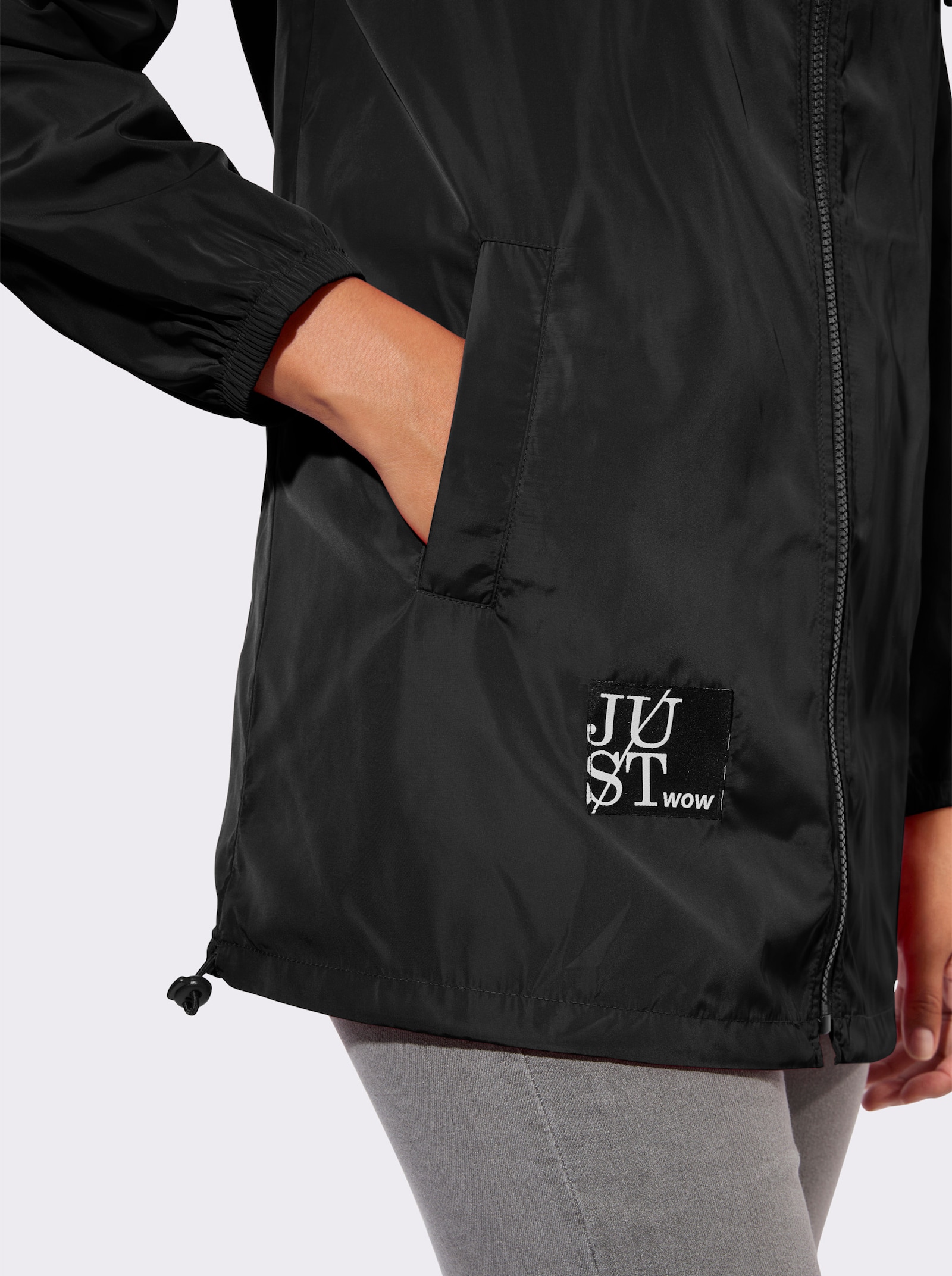 Kapuzenjacke mit Schriftzug im Comic-Stil - schwarz