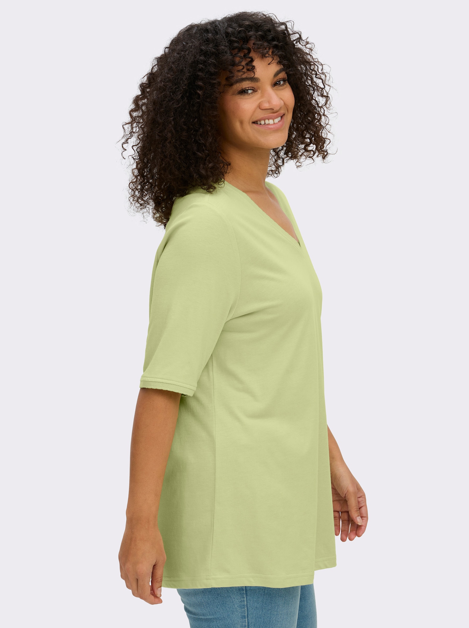 sheego Shirt met ajourband bij de V-hals en op de mouwen - pistache