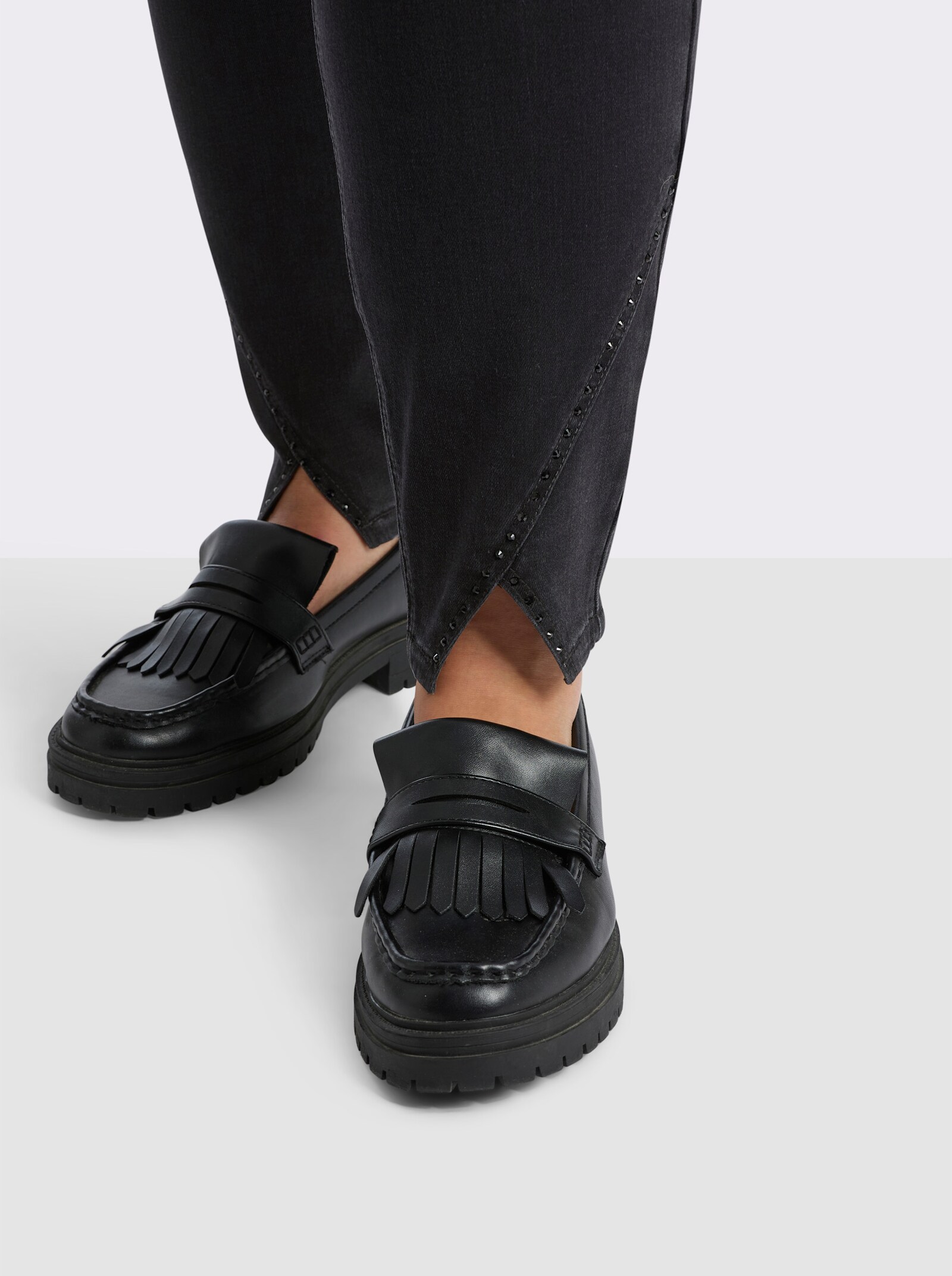 sheego Skinny Jeans mit V-Schlitzen - black denim