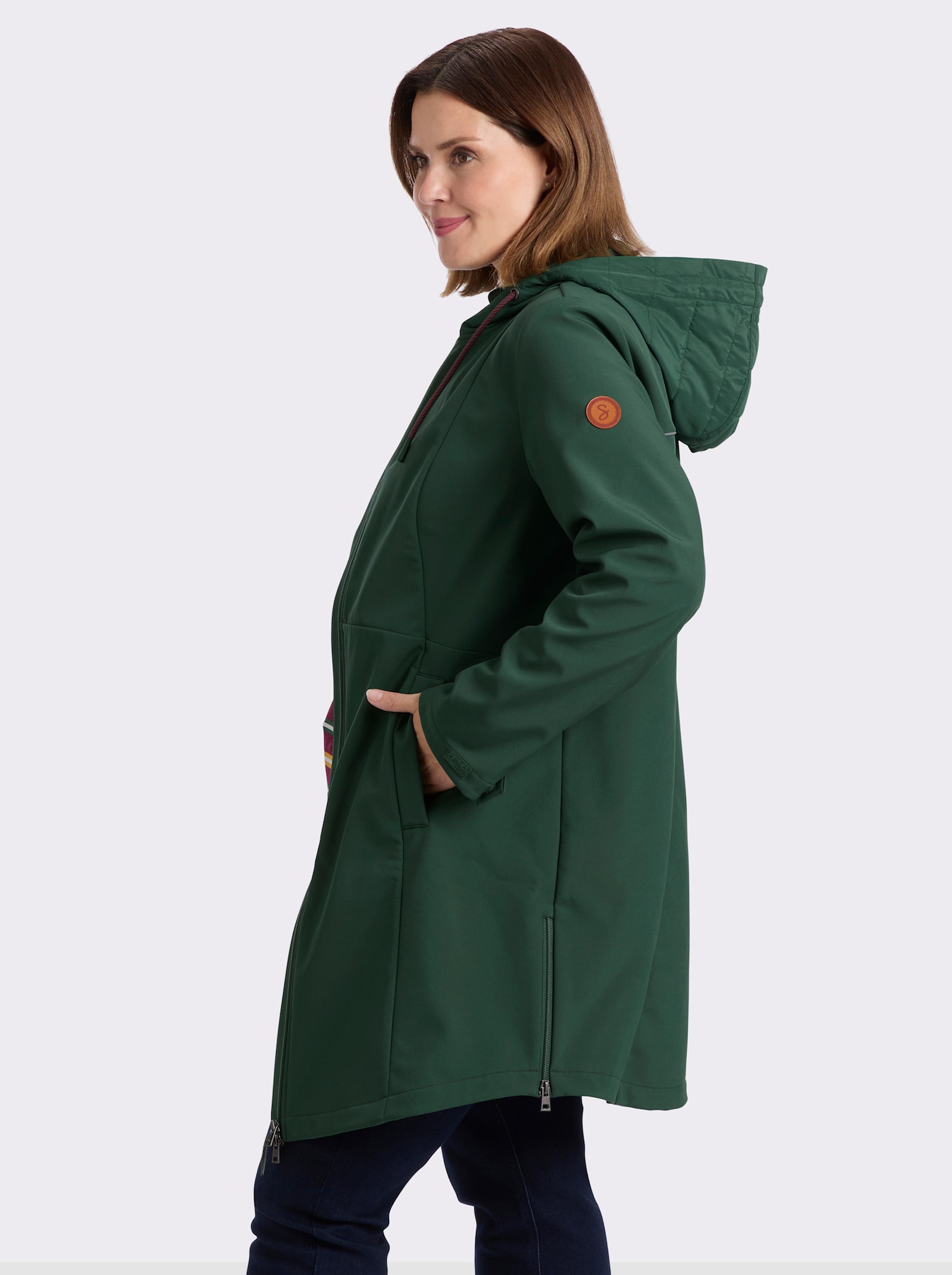 sheego Softshelljacke mit regulierbaren Seitenschlitzen - moos