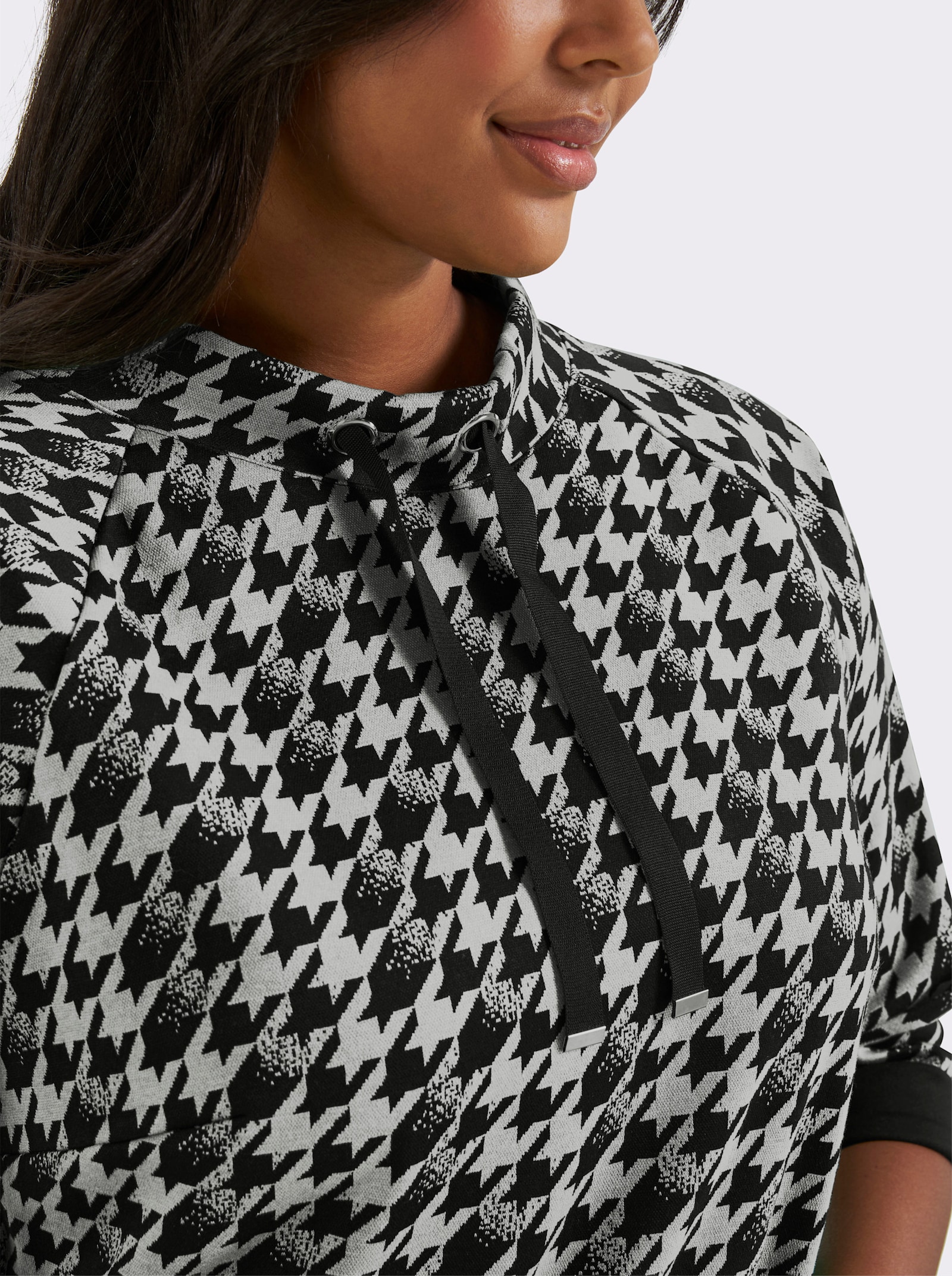 Jerseykleid mit Kontrast-Akzenten - ecru-schwarz-gemustert