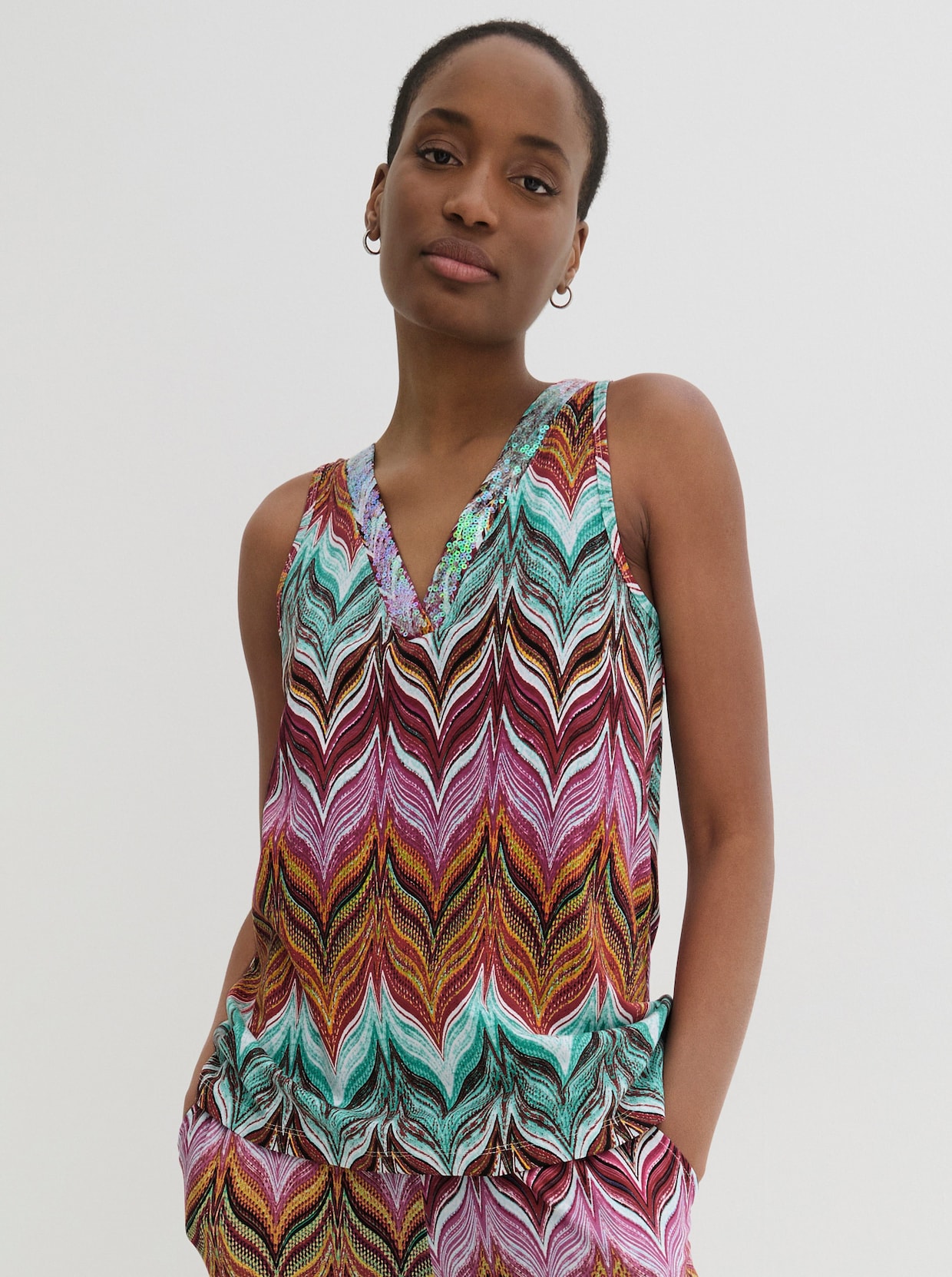 Shirttop mit Pailletten am Ausschnitt - erdbeere-mint-gemustert