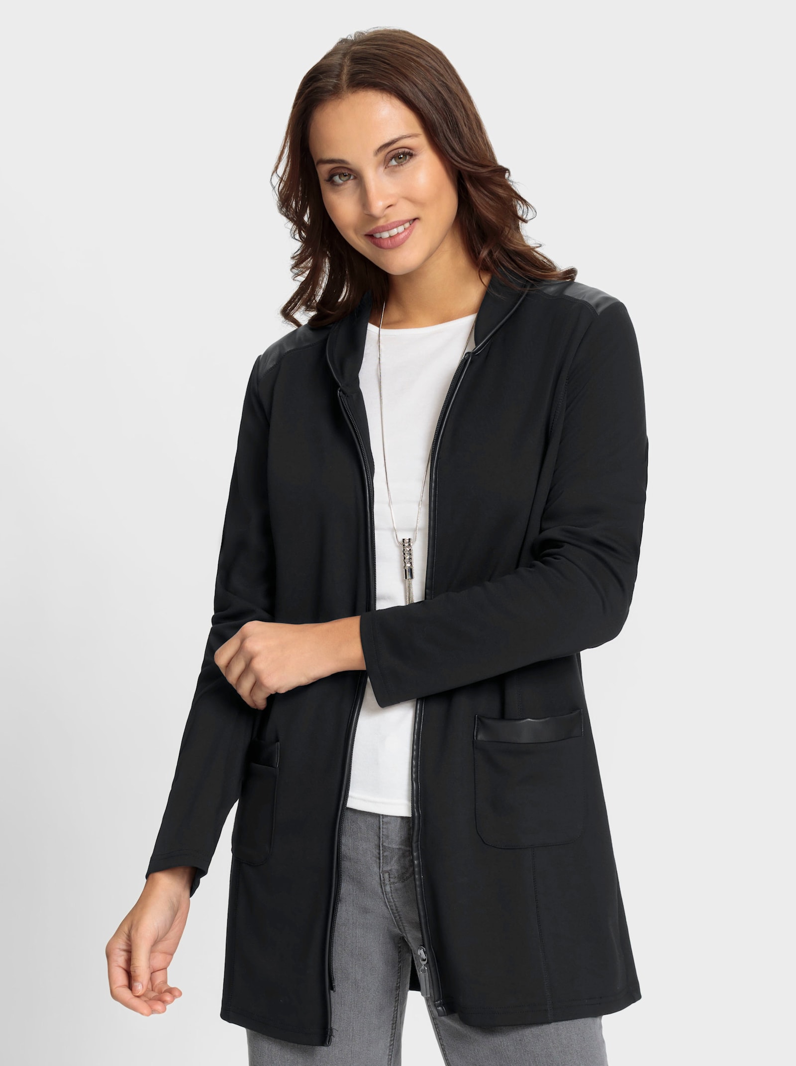 Sweatjacke mit Details in Leder-Optik - schwarz
