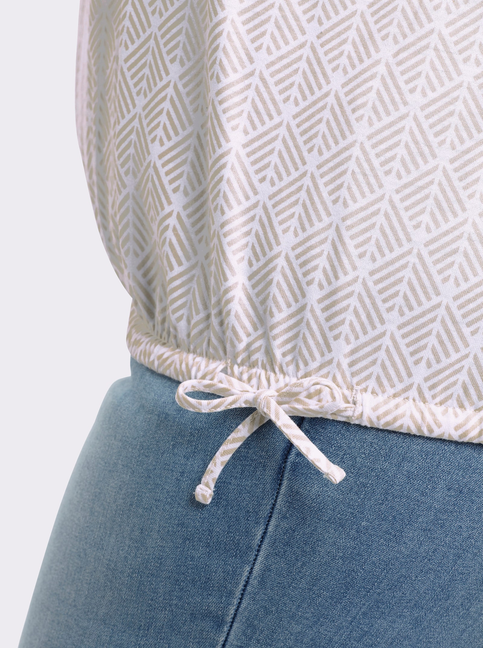 sheego Rundhalsshirt mit elastischem Tunnelzug - sand-weiß-bedruckt