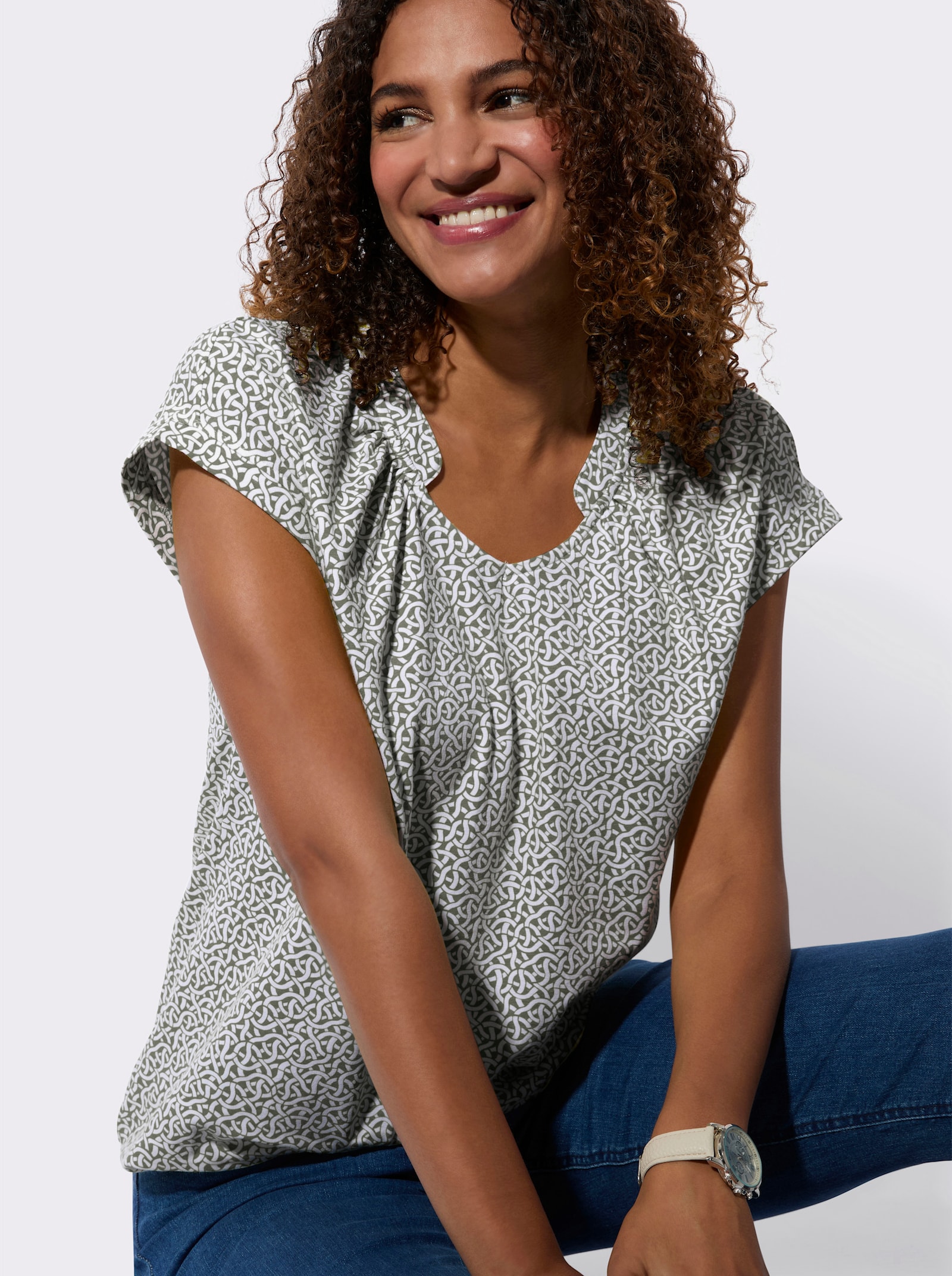 Kurzarmshirt mit kleinen Raffungen - khaki-ecru-bedruckt