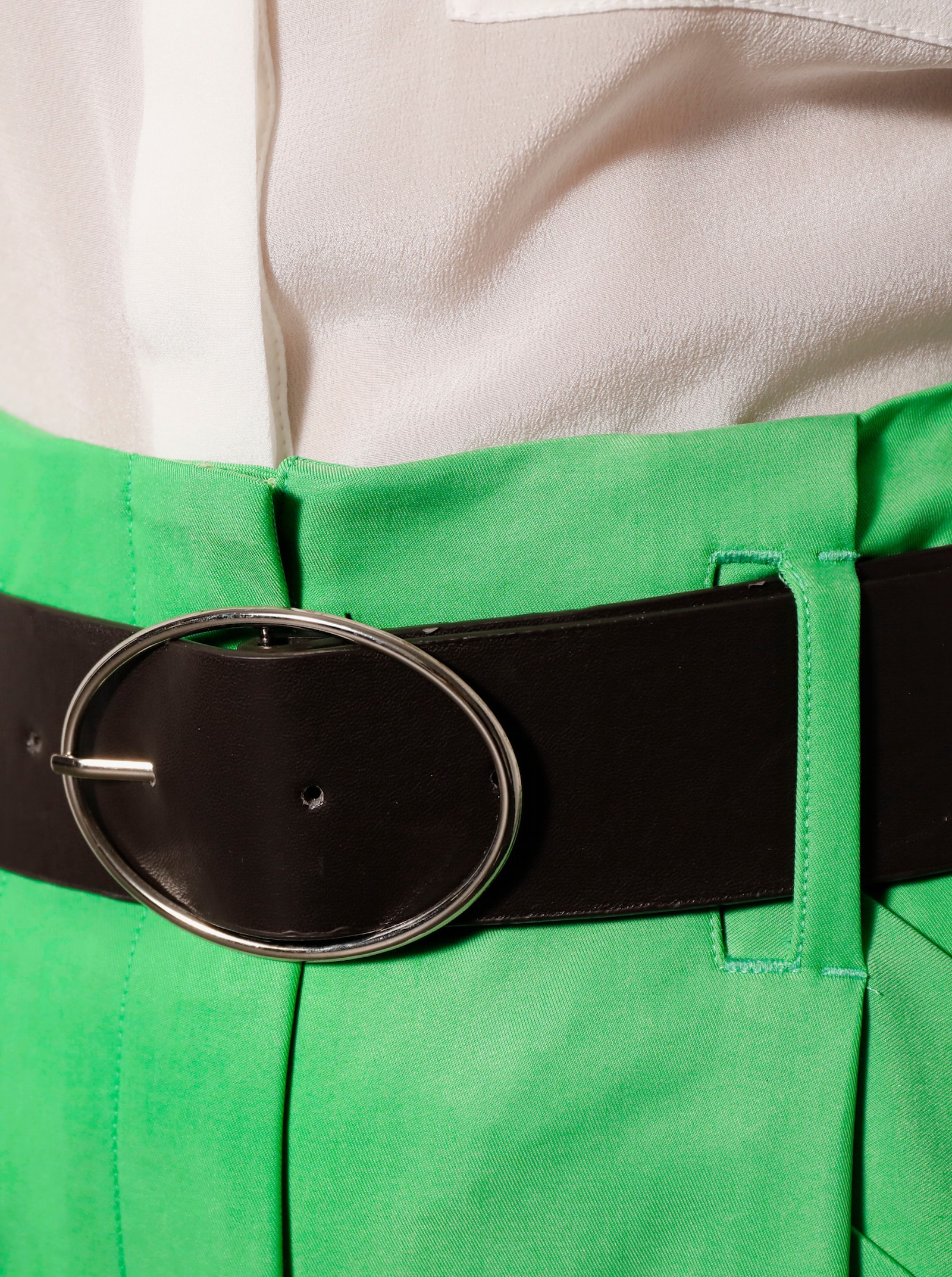 Bundfaltenhose in gewebter Qualität - apfel