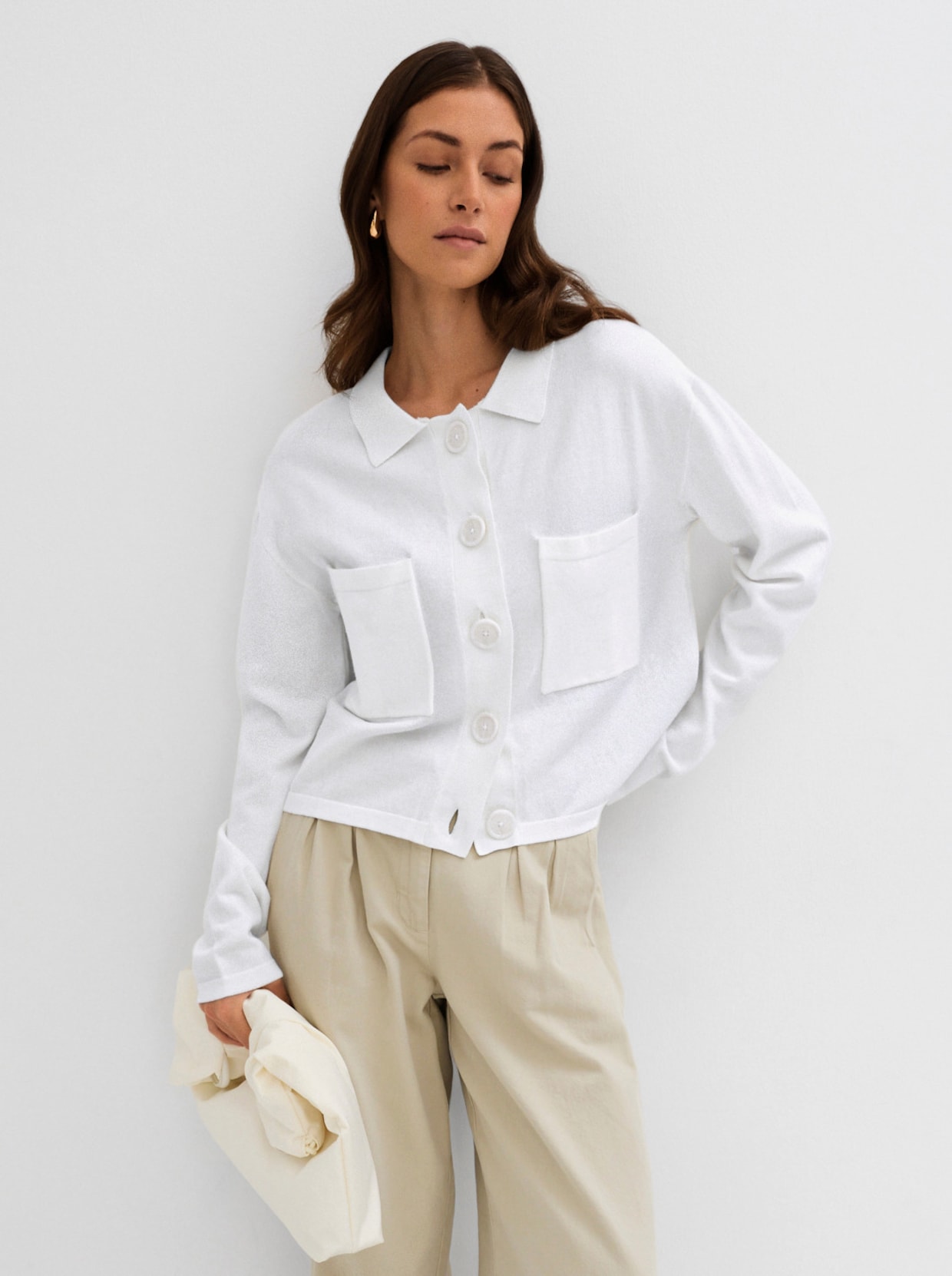 Strickjacke in kurzer T-Form - weiß