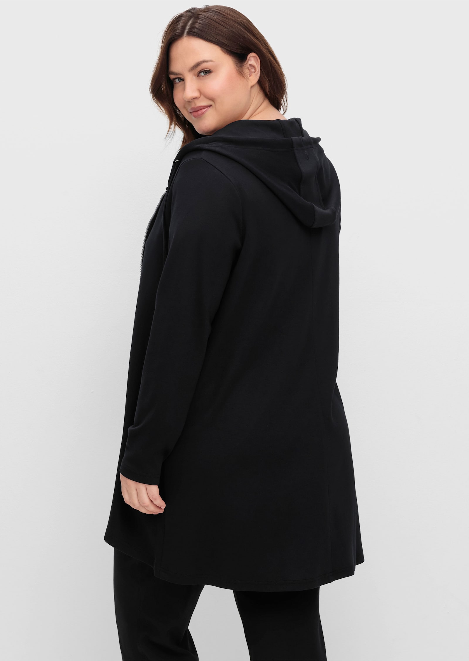 sheego Shirtjacke mit 2-Wege-Reißverschluss, Longform - schwarz
