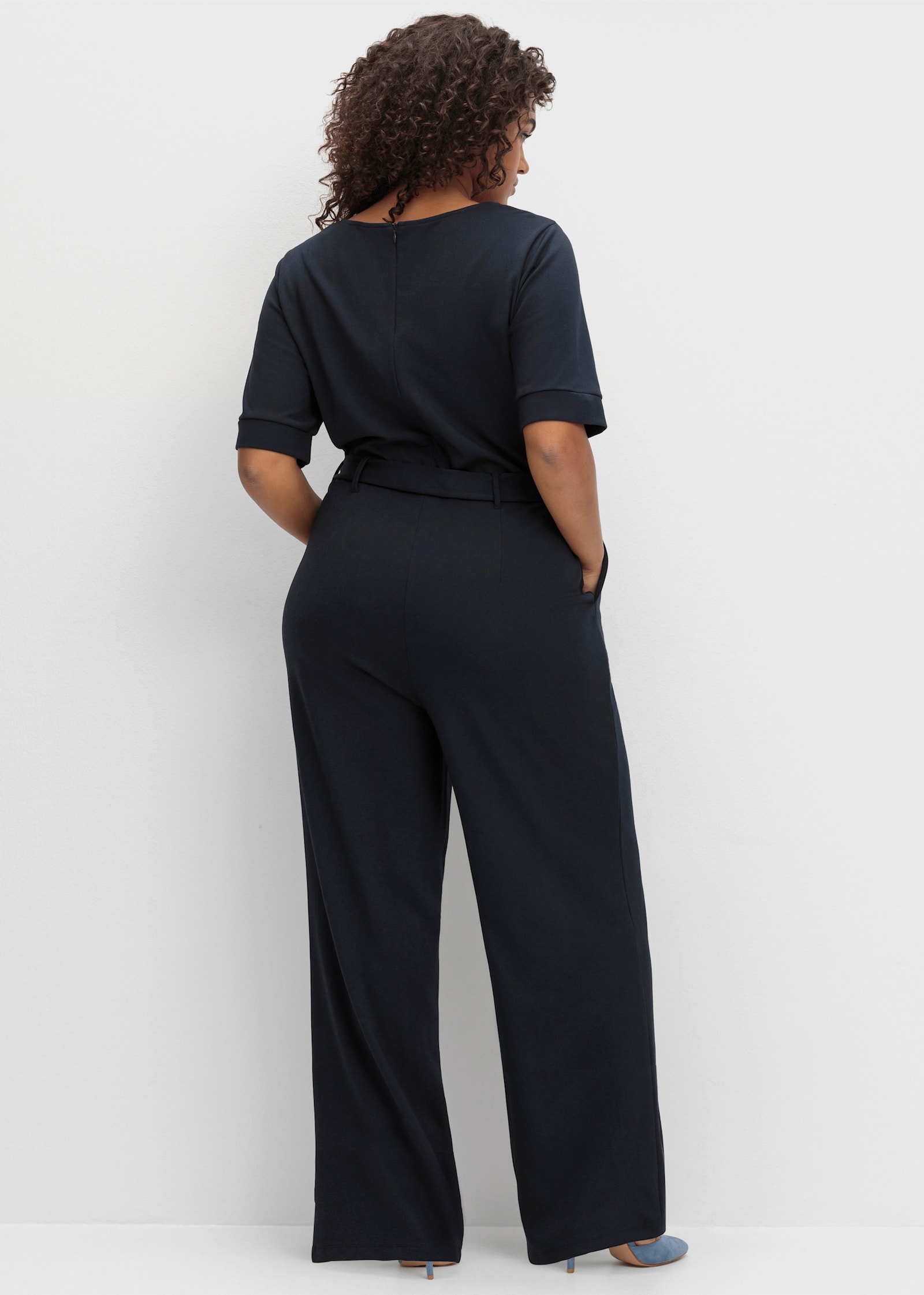 sheego by Joe Browns Jumpsuit mit weitem Bein und Bindegürtel - tiefblau