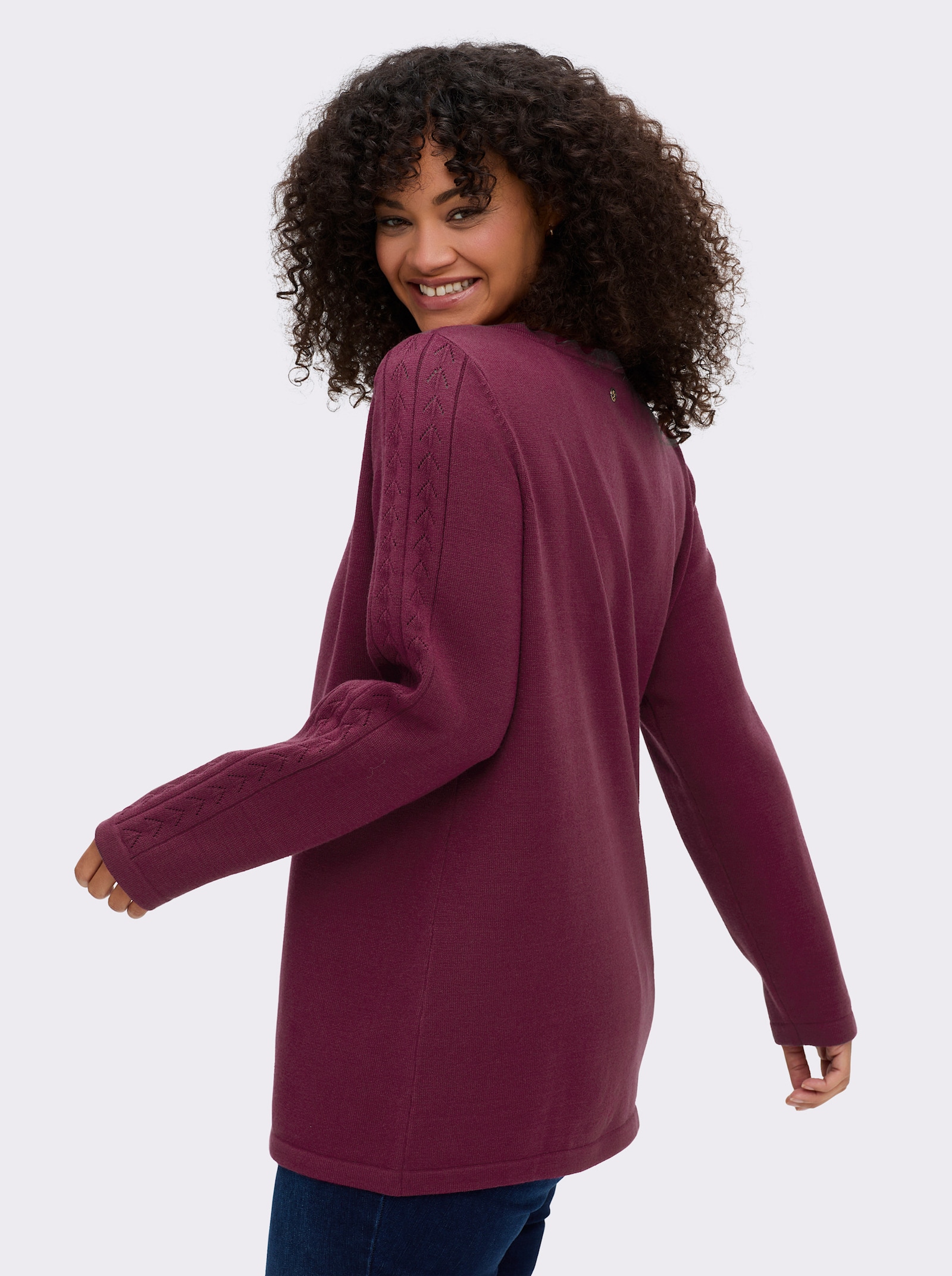 sheego Pullover mit tiefem V-Ausschnitt und Ösenverzierung - bordeaux