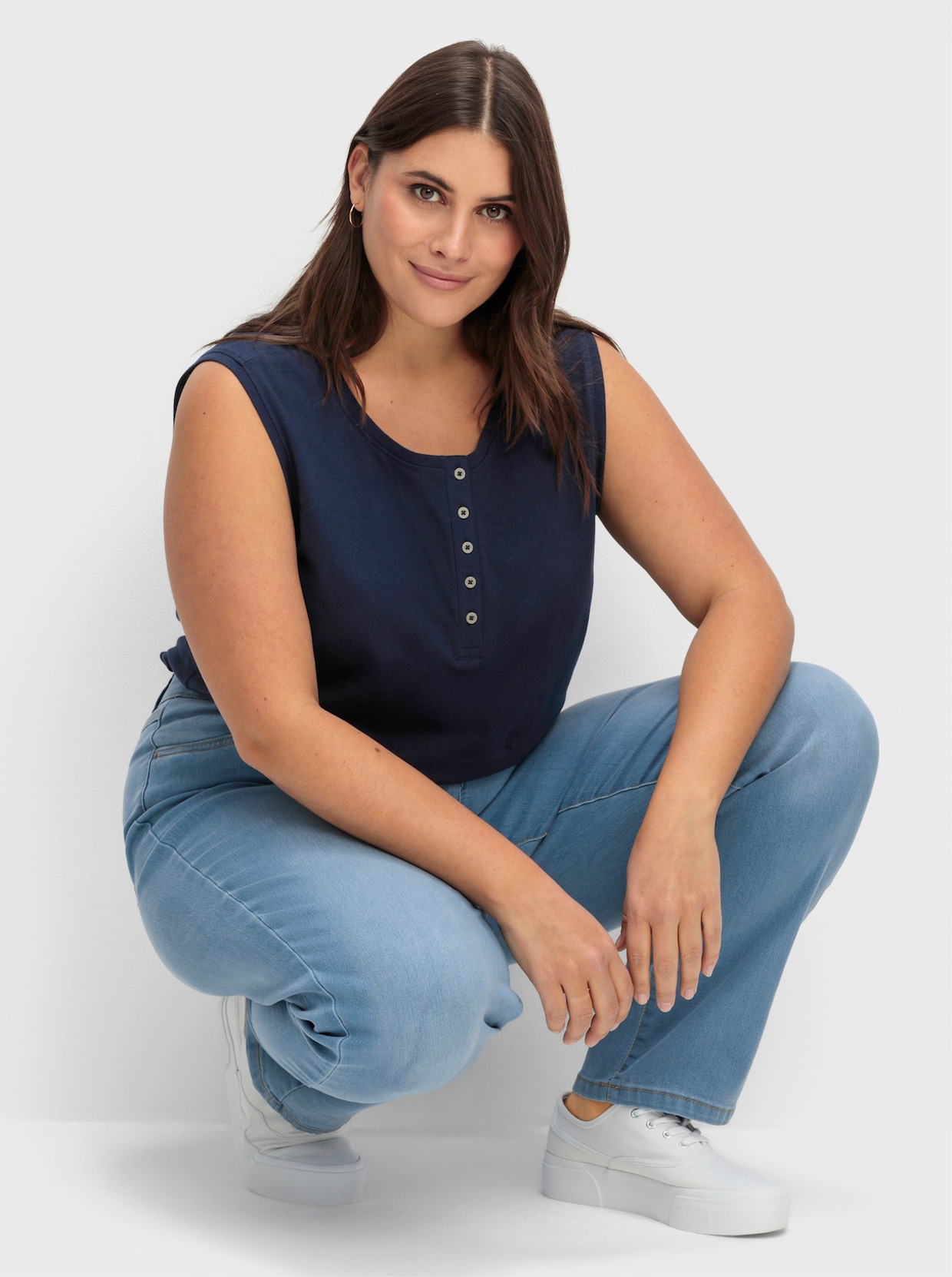 High-waist-Jeans mit innenliegendem Dehnbund - blue-bleached