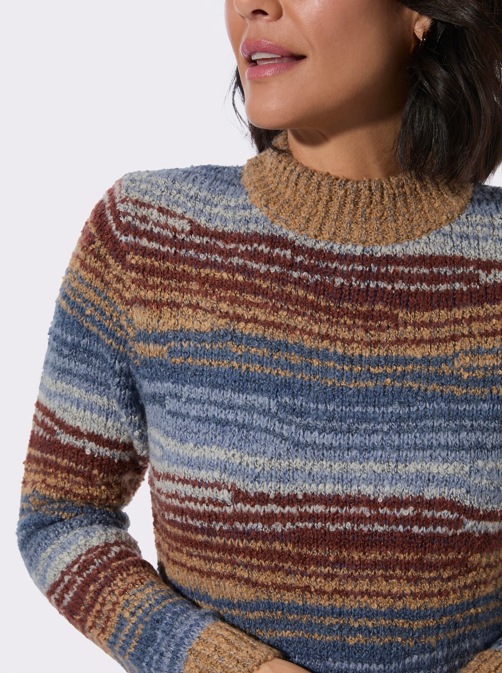 Bouclé-Pullover mit Multicolour-Streifen - rauchblau-camel-geringelt