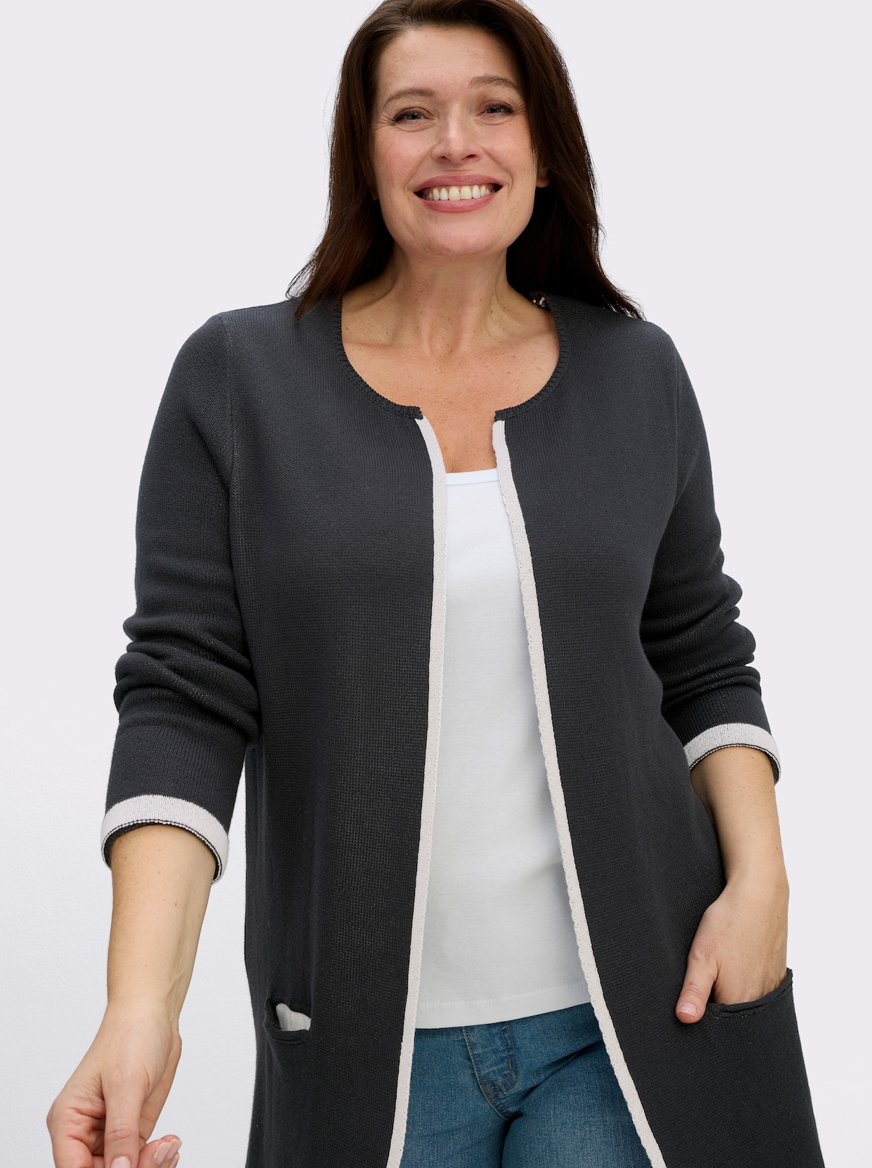 Strickjacke mit fixiertem Ärmelaufschlag - schwarz-ecru