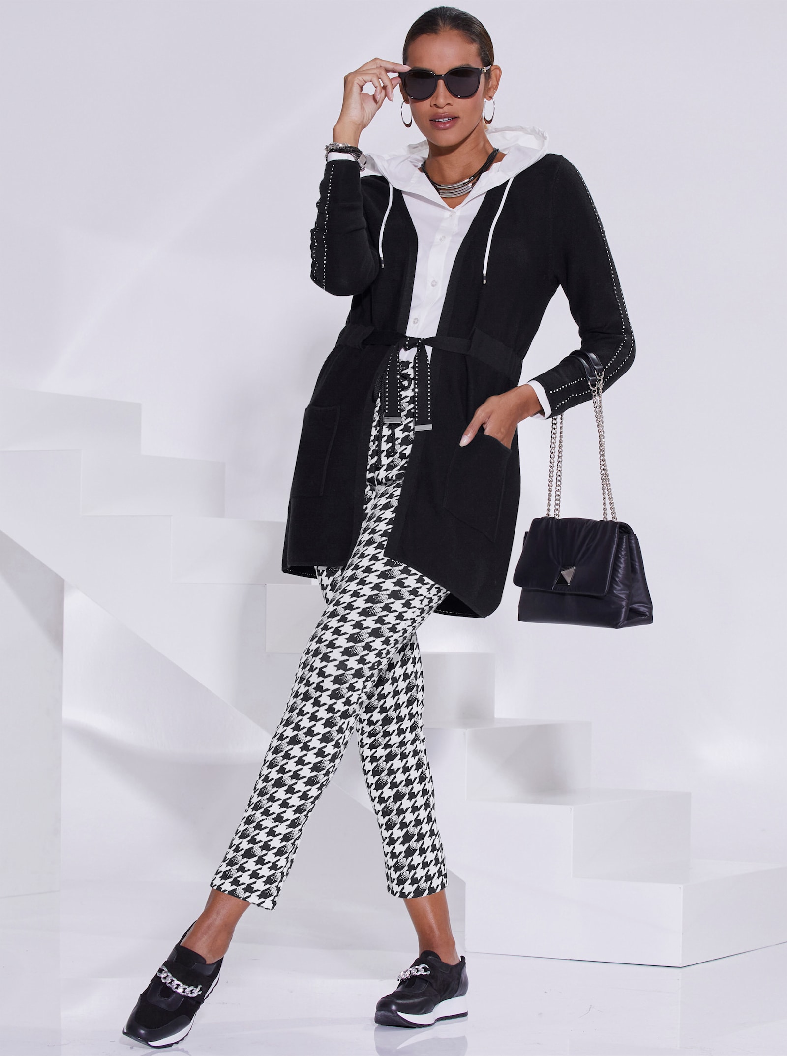 Lang vest met glittersteentjes - zwart