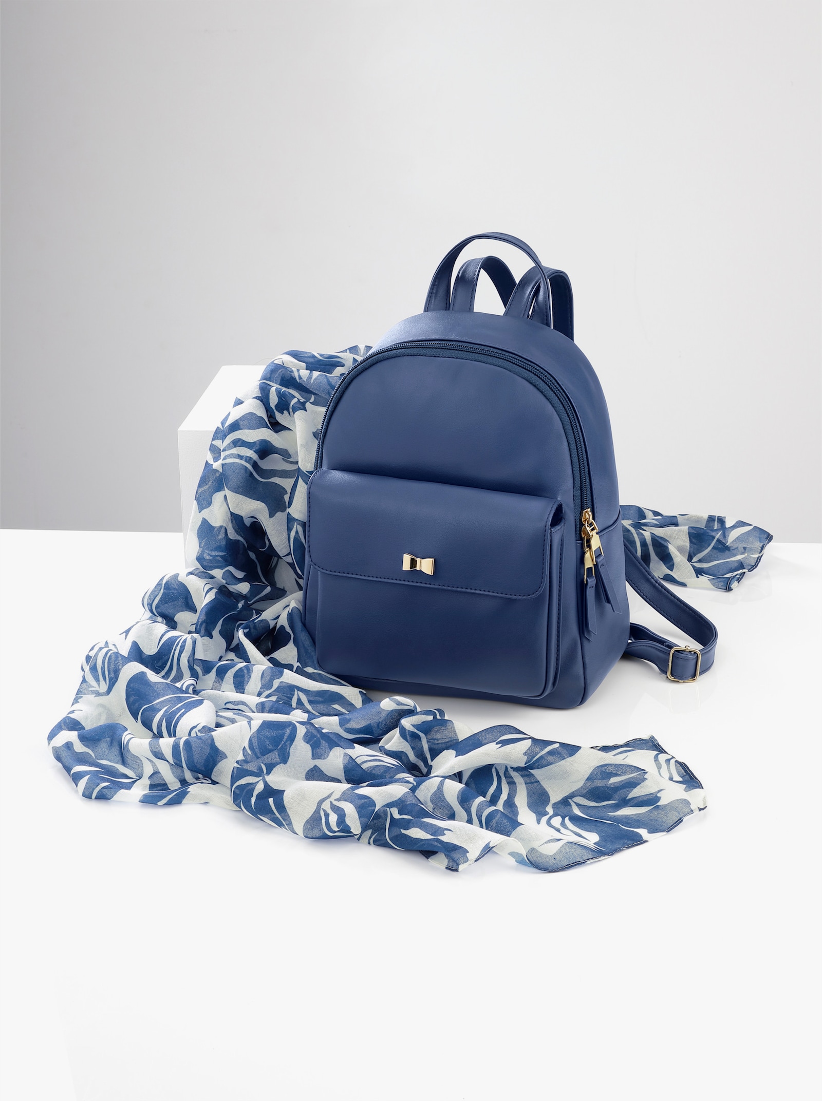 Rucksack und Schaltuch - bleu