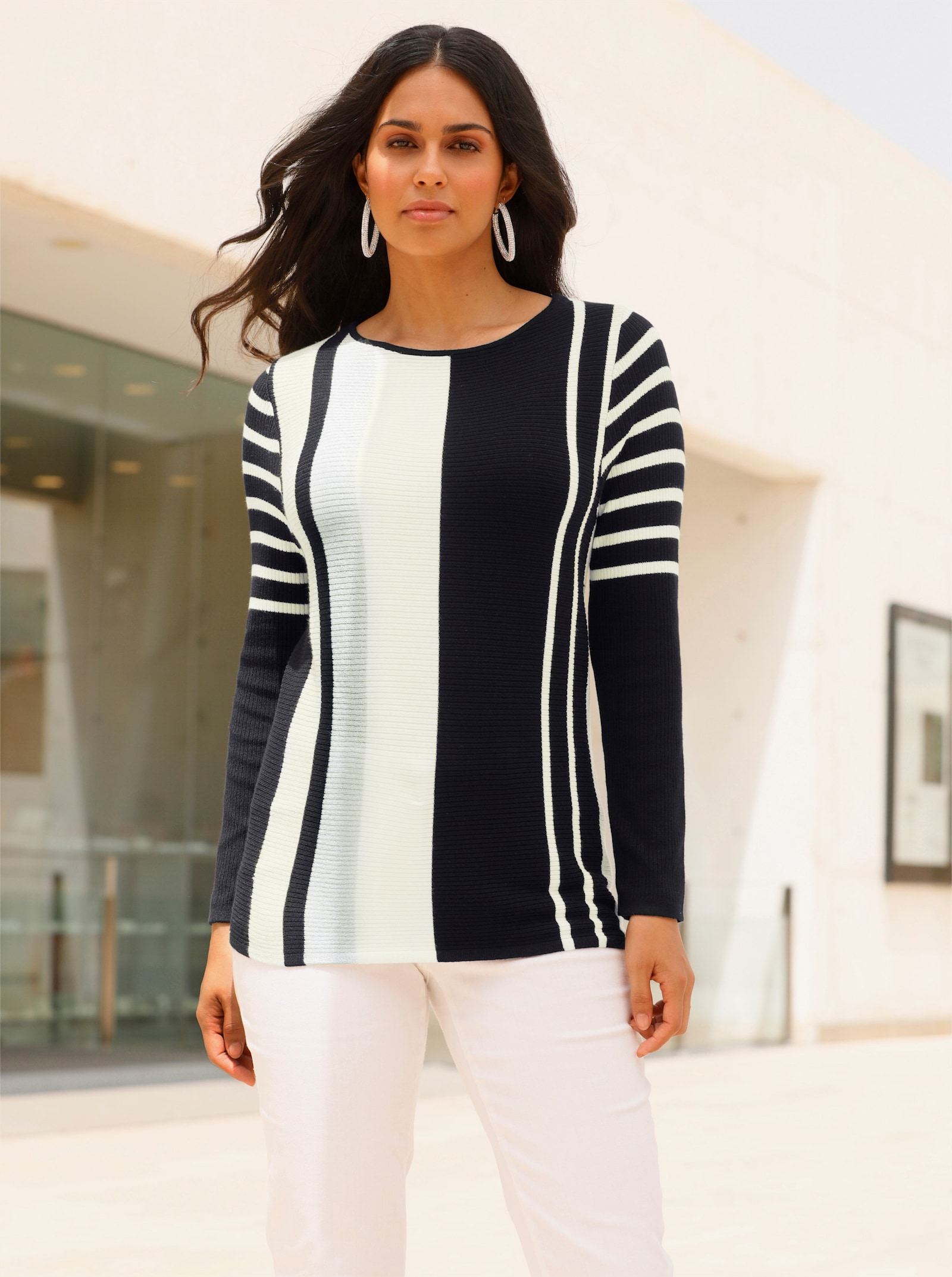 Strickpullover mit Glanzgarn - schwarz-weiß-gemustert