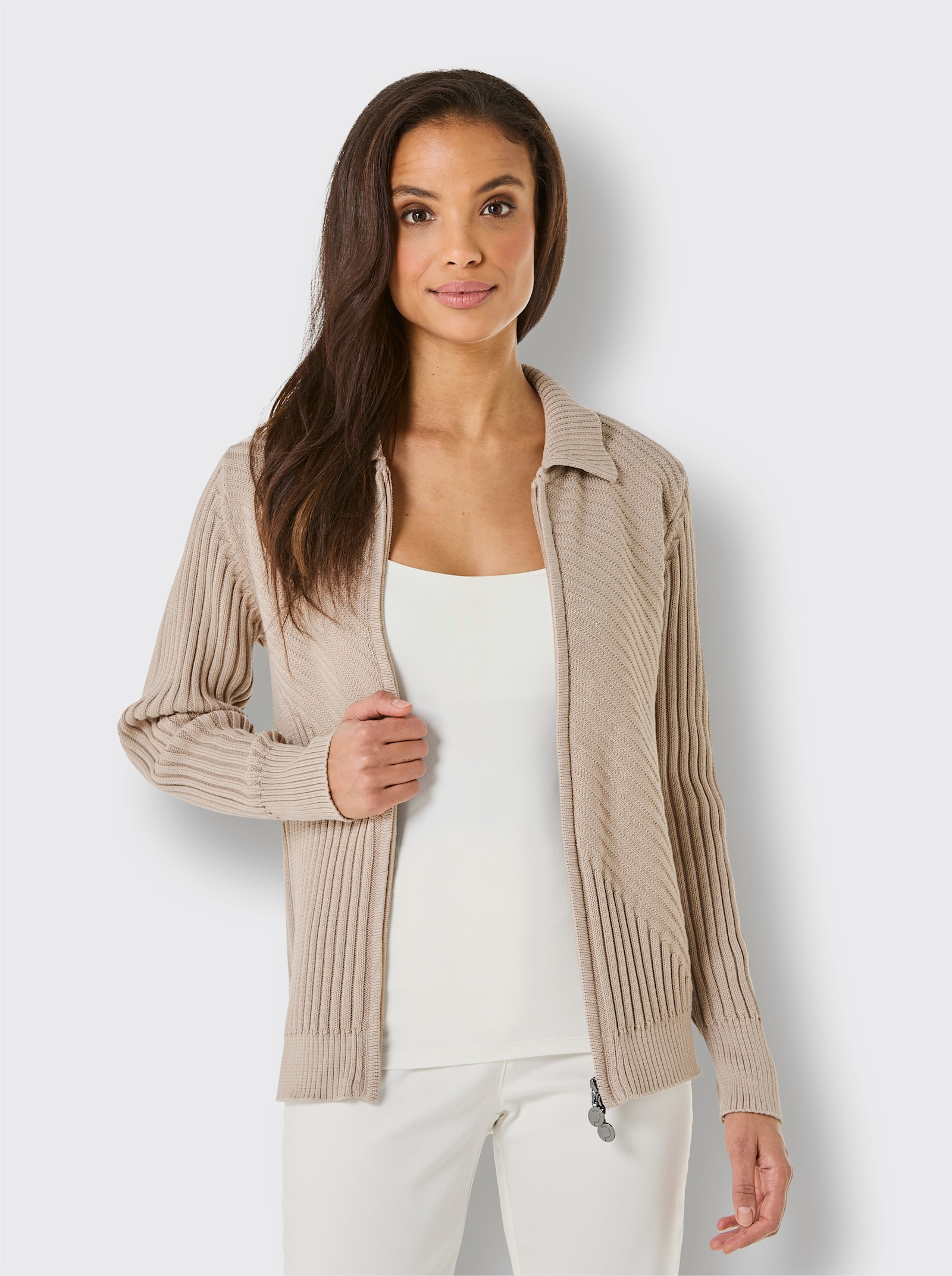 CREATION L PREMIUM Strickjacke mit diagonalem Strickmuster - sesam
