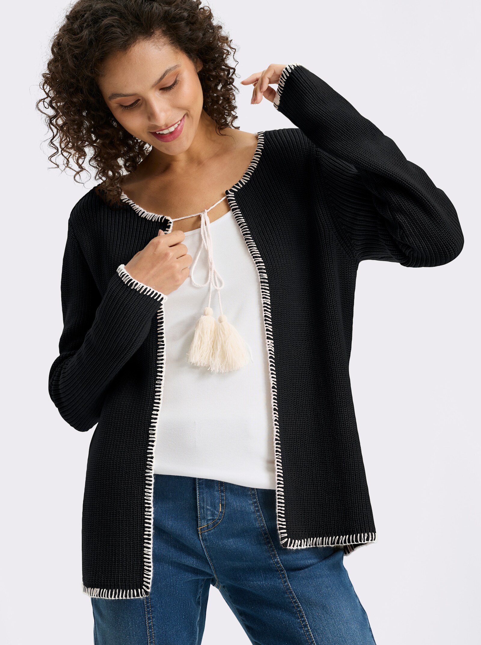 heine Strickjacke mit Kontrast-Stitching - schwarz-weiß