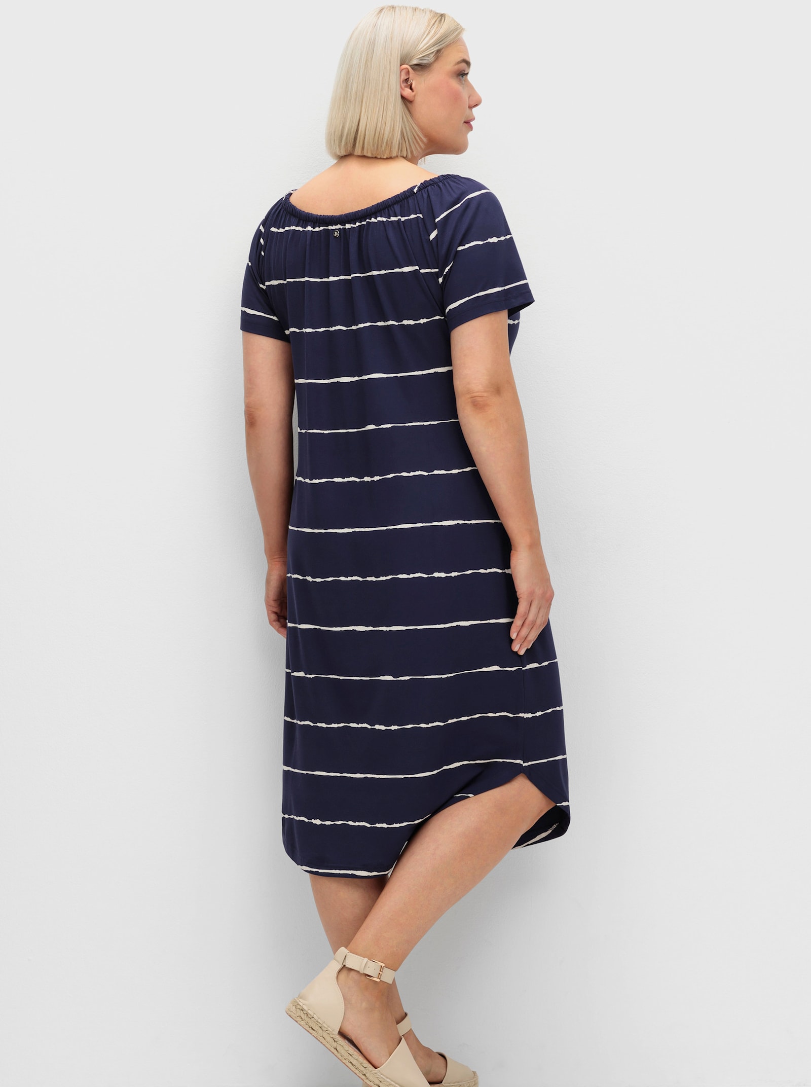 sheego Jerseykleid mit Streifenmuster - tiefblau-gestreift