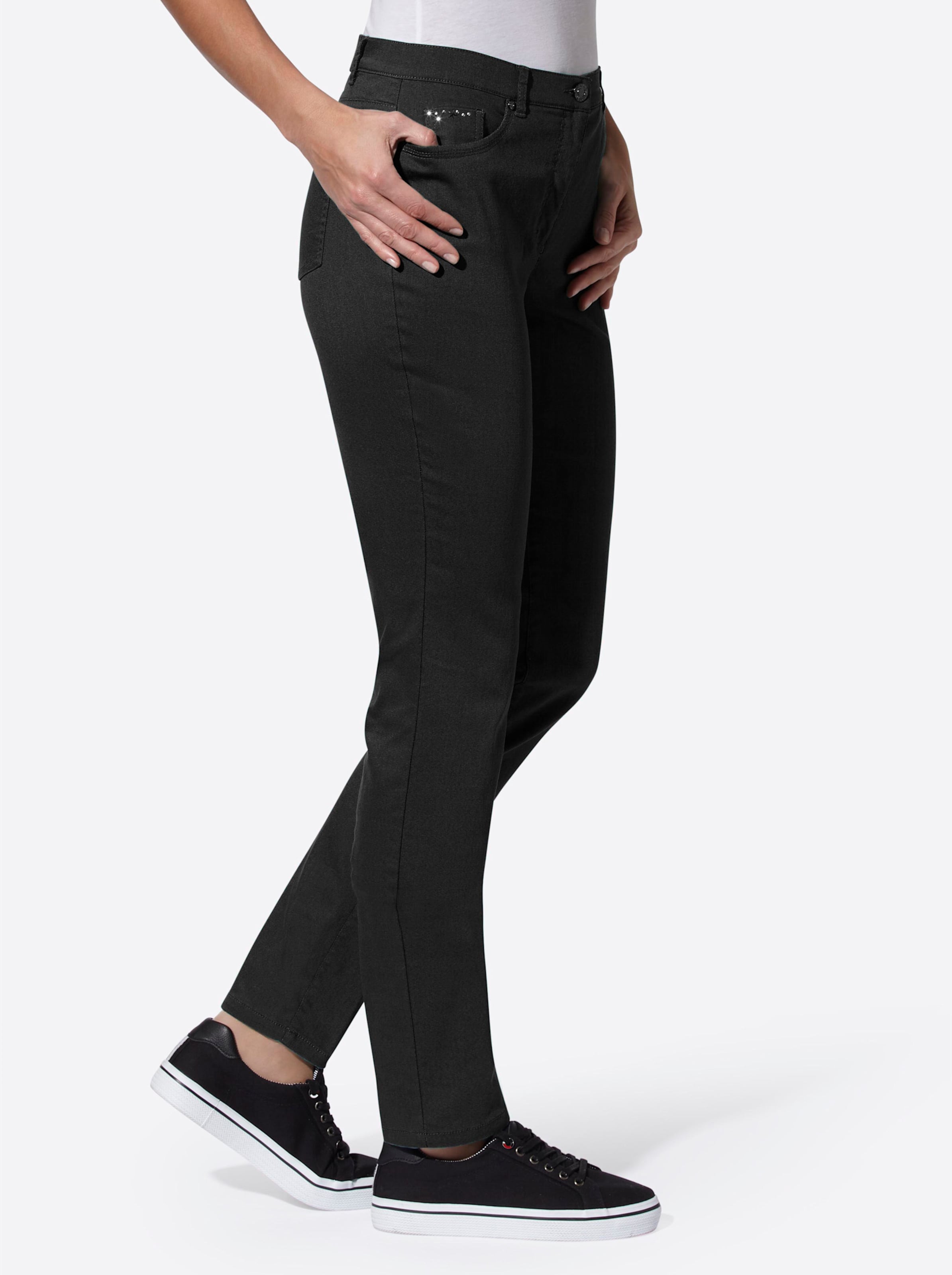 Tasche WIE günstig Kaufen-Hose in schwarz von Cosma. Hose in schwarz von Cosma <![CDATA[Komfortable Hose mit Formbund, Gürtelschlaufen sowie Knopf- und Reißverschluss. Rückwärtiger Sattel. Im beliebten 5-Pocket-Style bei dem die Gesäßtaschen mit Nieten verziert sind. Fußwei