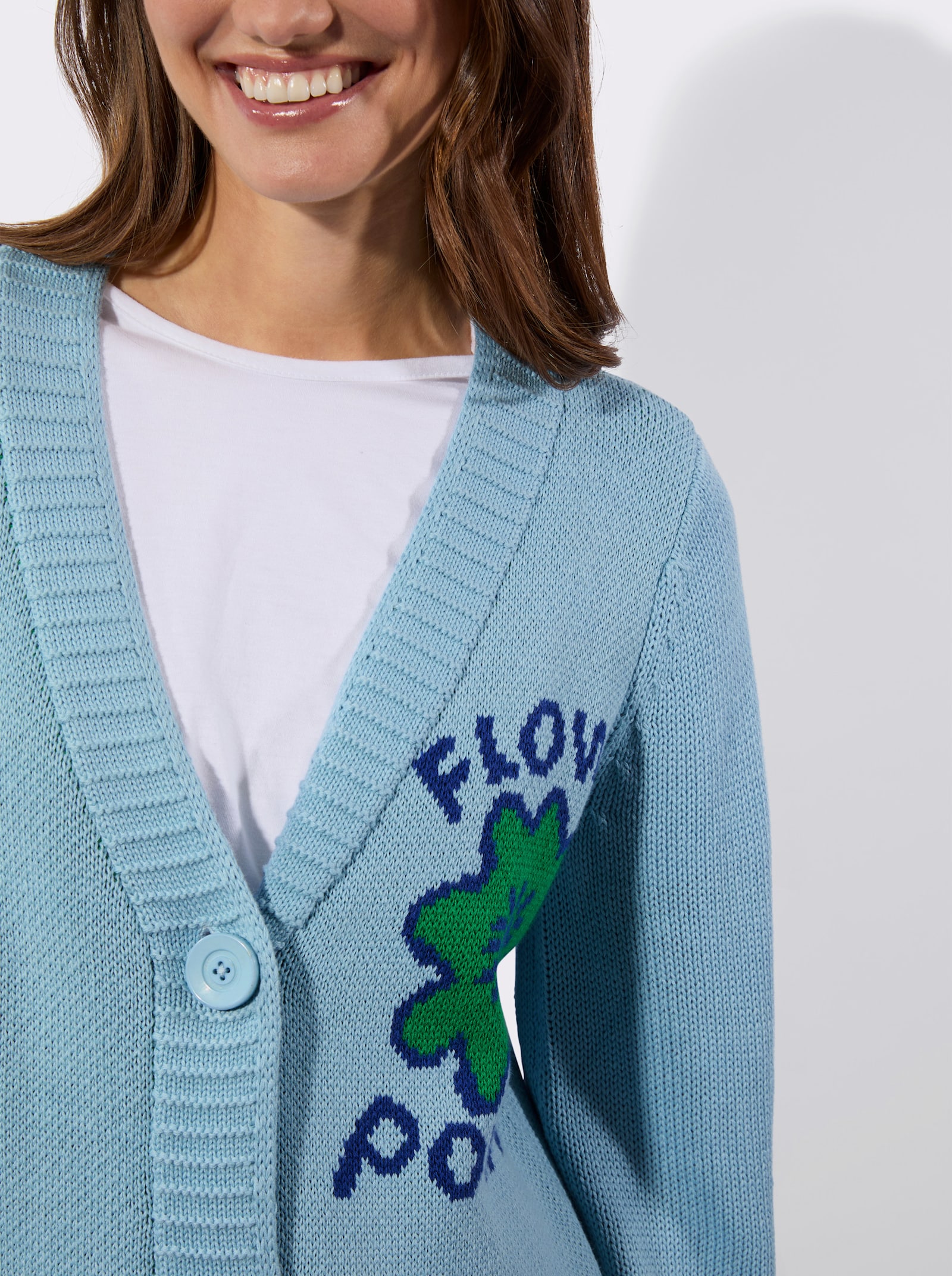 Strickjacke mit Flower Power-Motiv - eisblau
