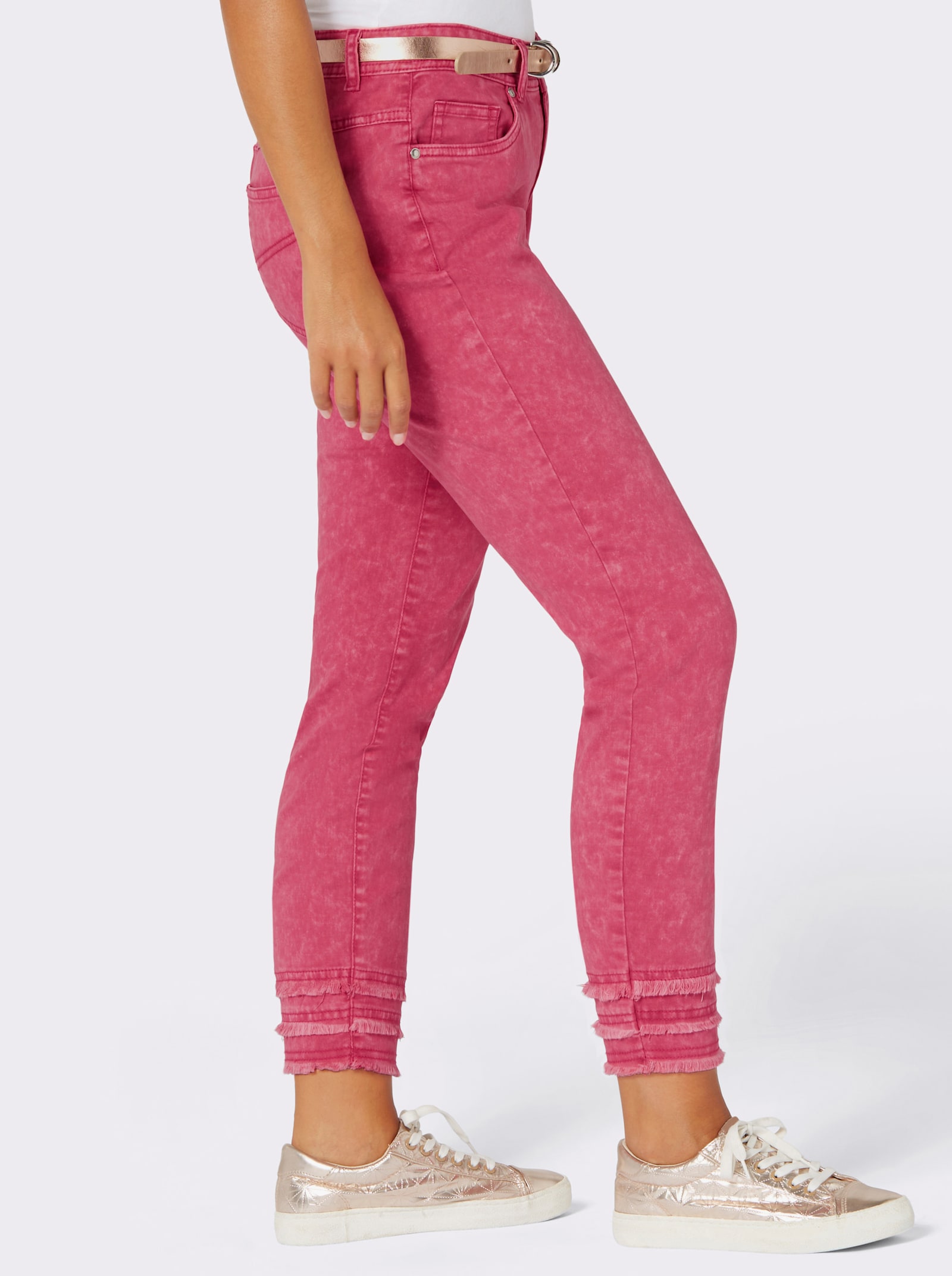 7/8-Jeans mit Fransenverzierung am Saum - pink