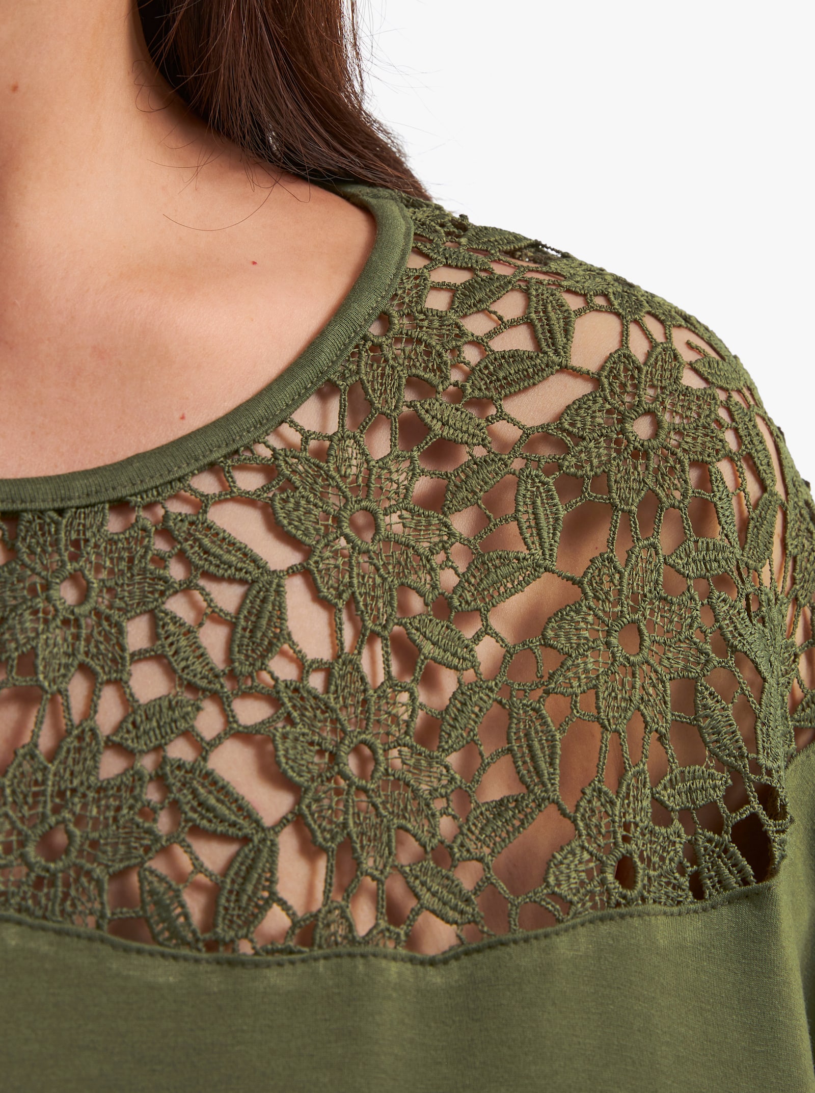 sheego Kurzarmshirt mit floraler Spitze - oliv