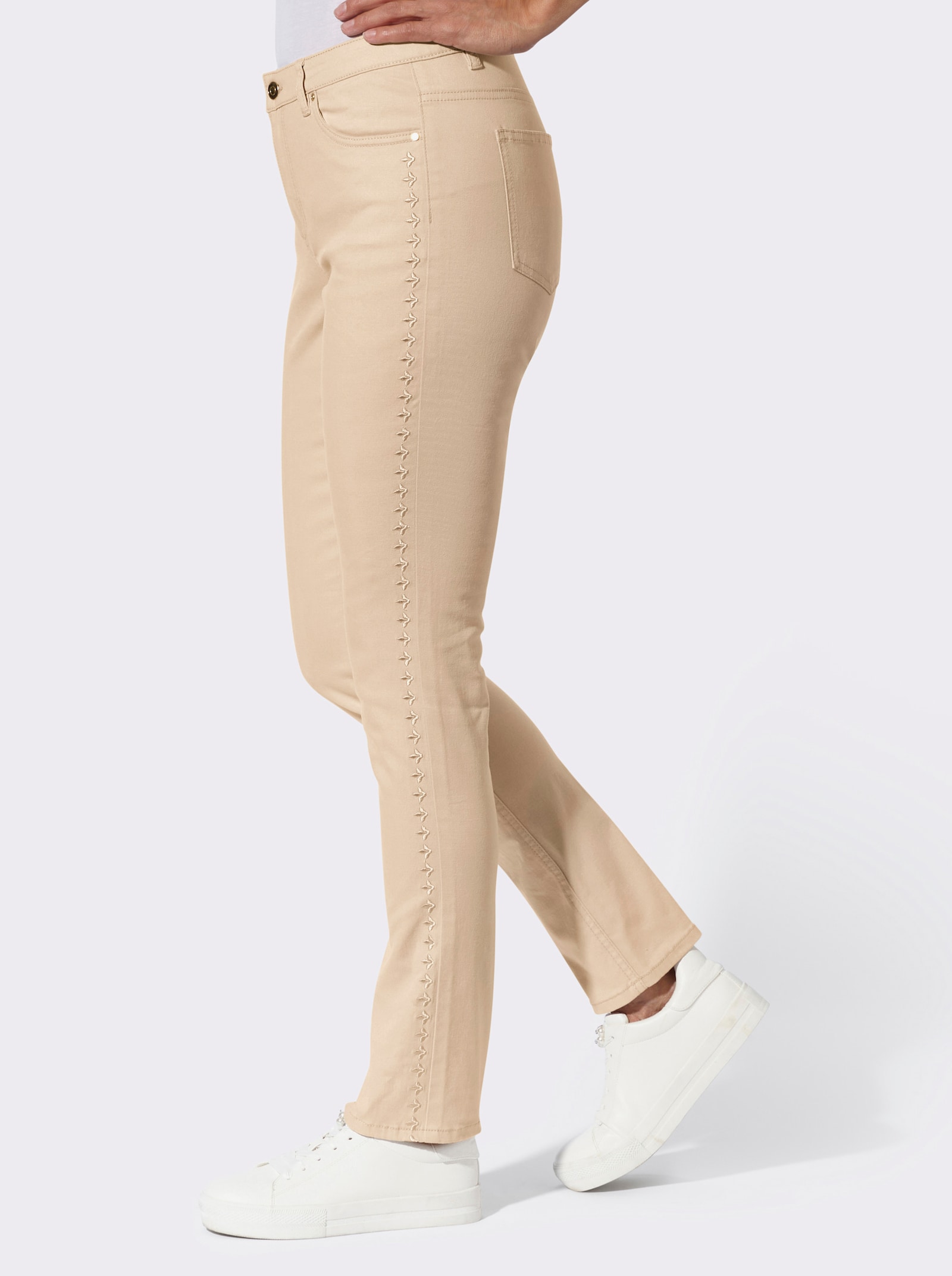 Jeans mit Stickerei an den Seitennähten - sand